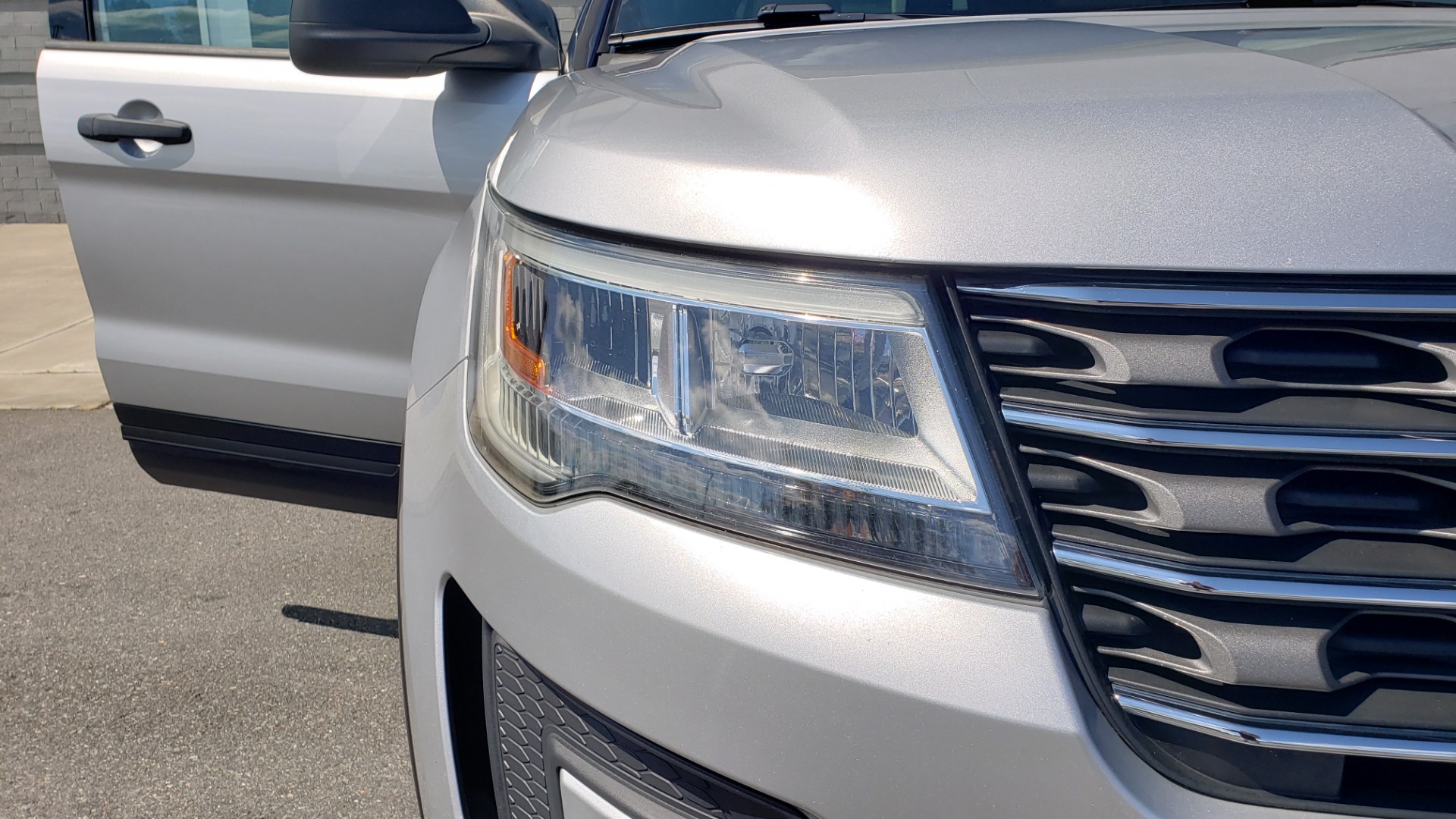 Used 2017 Ford EXPLORER 3.5L V6 / 6-SPD AUTO / BLIND SPOT MONITOR / 3-ROW / SYNC / REARVIEW for sale Sold at Formula Imports in Charlotte NC 28227 22