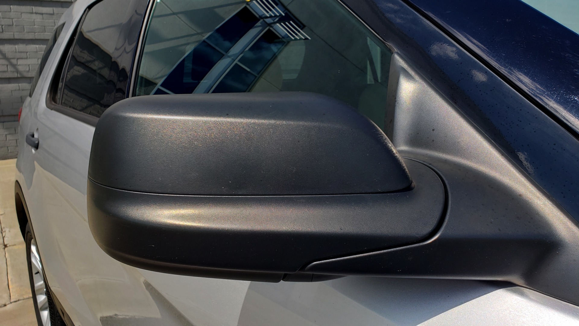 Used 2017 Ford EXPLORER 3.5L V6 / 6-SPD AUTO / BLIND SPOT MONITOR / 3-ROW / SYNC / REARVIEW for sale Sold at Formula Imports in Charlotte NC 28227 25