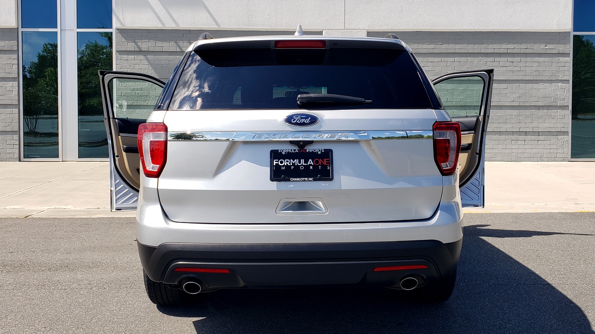 Used 2017 Ford EXPLORER 3.5L V6 / 6-SPD AUTO / BLIND SPOT MONITOR / 3-ROW / SYNC / REARVIEW for sale Sold at Formula Imports in Charlotte NC 28227 27