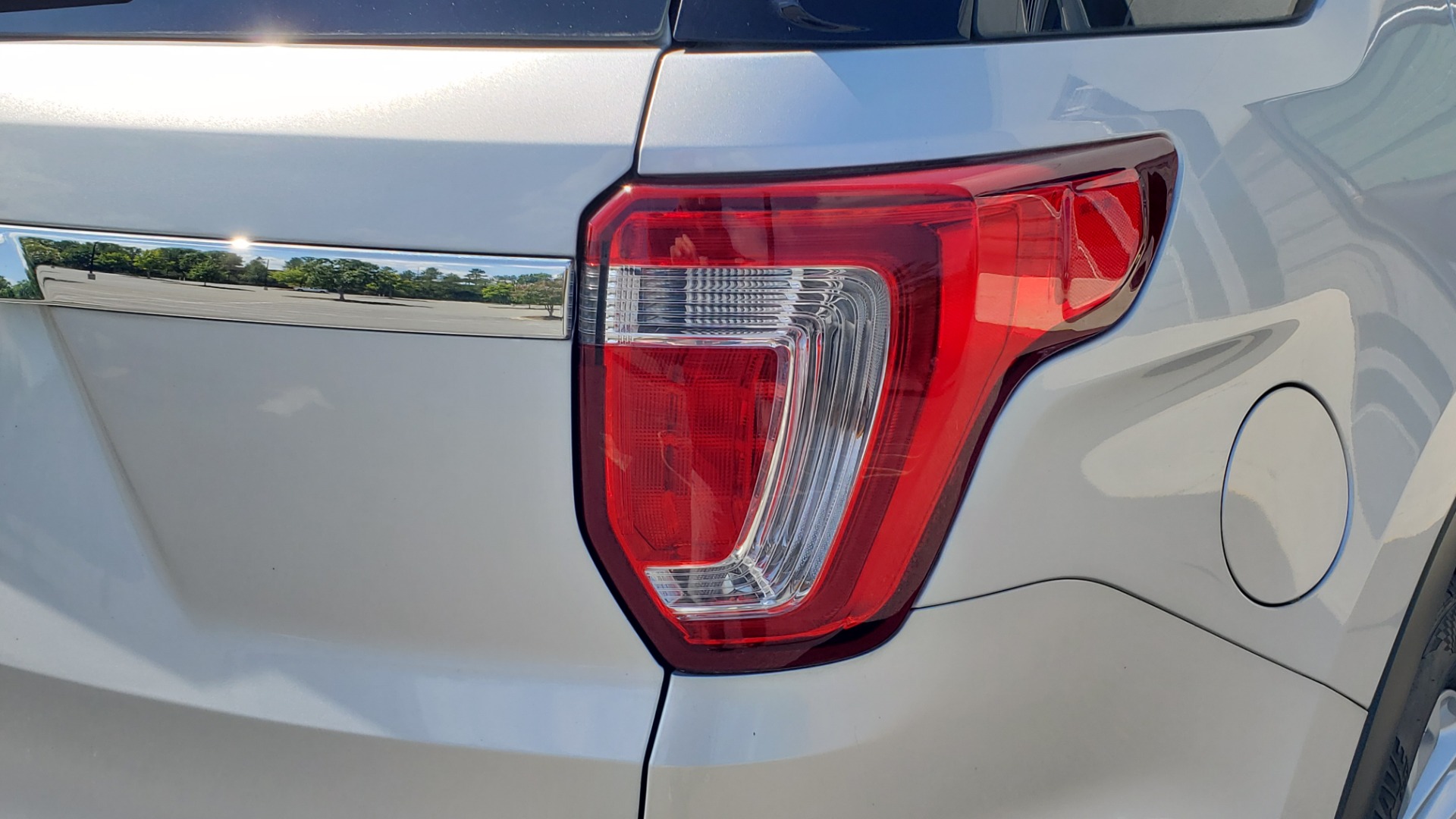 Used 2017 Ford EXPLORER 3.5L V6 / 6-SPD AUTO / BLIND SPOT MONITOR / 3-ROW / SYNC / REARVIEW for sale Sold at Formula Imports in Charlotte NC 28227 29