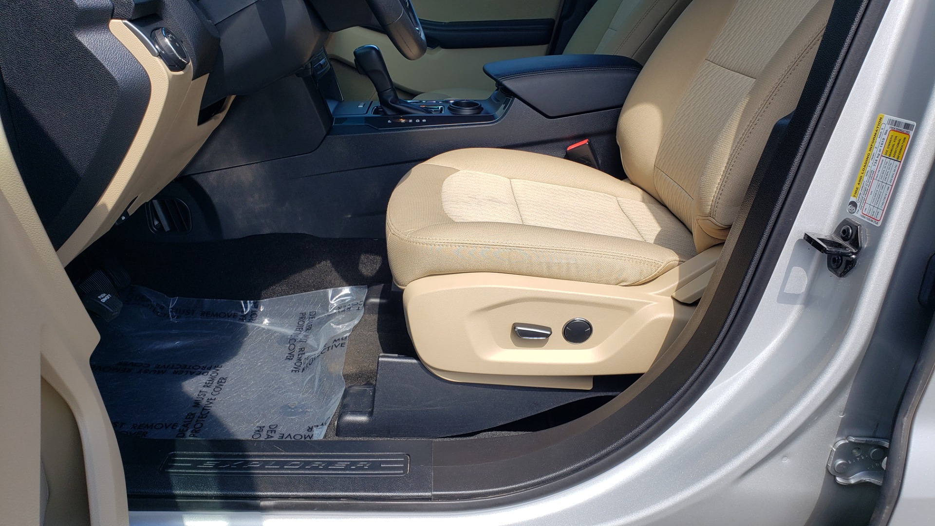 Used 2017 Ford EXPLORER 3.5L V6 / 6-SPD AUTO / BLIND SPOT MONITOR / 3-ROW / SYNC / REARVIEW for sale Sold at Formula Imports in Charlotte NC 28227 33
