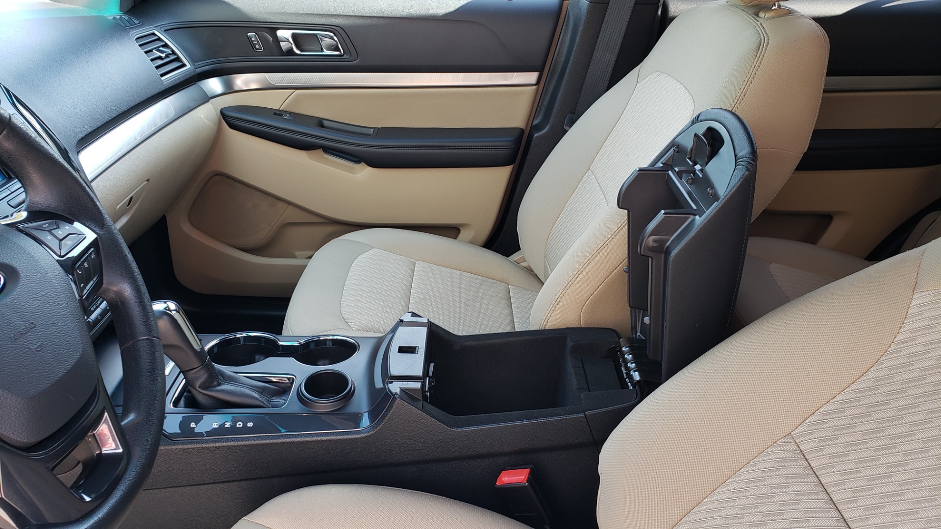 Used 2017 Ford EXPLORER 3.5L V6 / 6-SPD AUTO / BLIND SPOT MONITOR / 3-ROW / SYNC / REARVIEW for sale Sold at Formula Imports in Charlotte NC 28227 53
