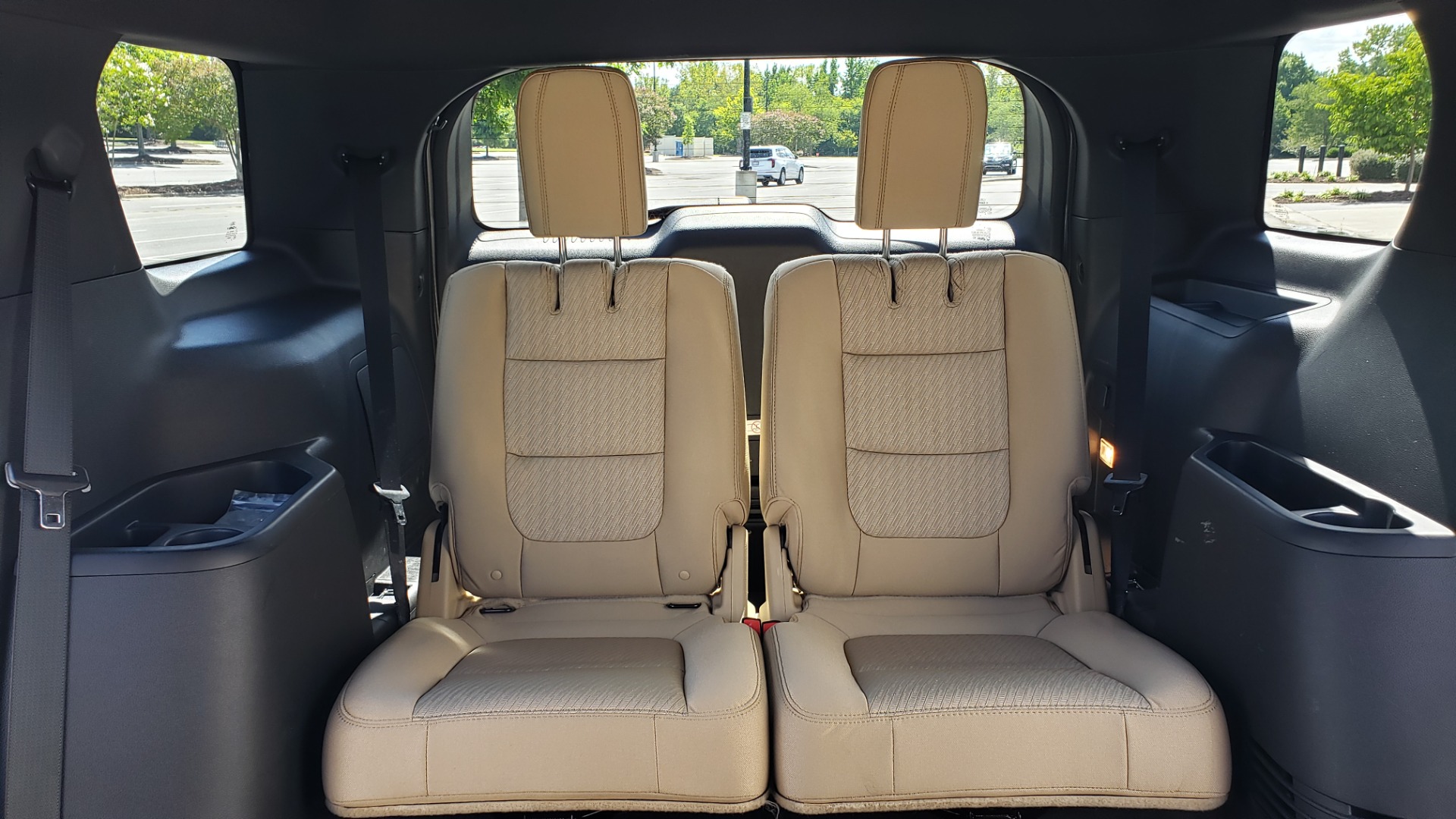 Used 2017 Ford EXPLORER 3.5L V6 / 6-SPD AUTO / BLIND SPOT MONITOR / 3-ROW / SYNC / REARVIEW for sale Sold at Formula Imports in Charlotte NC 28227 59