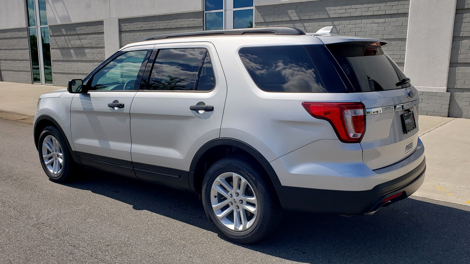 Used 2017 Ford EXPLORER 3.5L V6 / 6-SPD AUTO / BLIND SPOT MONITOR / 3-ROW / SYNC / REARVIEW for sale Sold at Formula Imports in Charlotte NC 28227 6