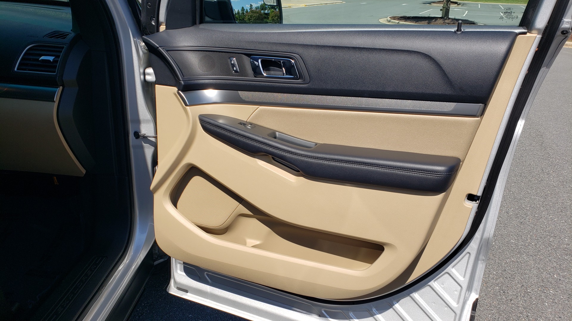 Used 2017 Ford EXPLORER 3.5L V6 / 6-SPD AUTO / BLIND SPOT MONITOR / 3-ROW / SYNC / REARVIEW for sale Sold at Formula Imports in Charlotte NC 28227 67