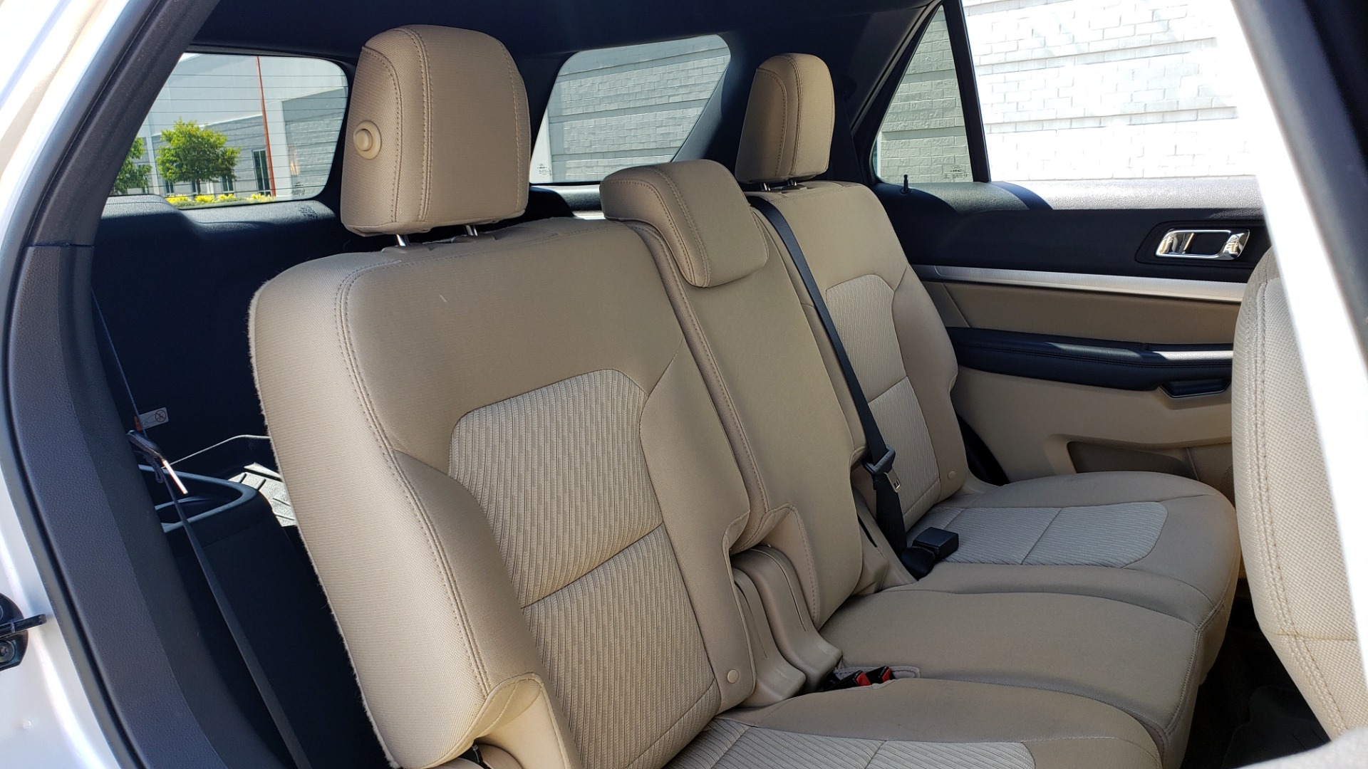 Used 2017 Ford EXPLORER 3.5L V6 / 6-SPD AUTO / BLIND SPOT MONITOR / 3-ROW / SYNC / REARVIEW for sale Sold at Formula Imports in Charlotte NC 28227 75