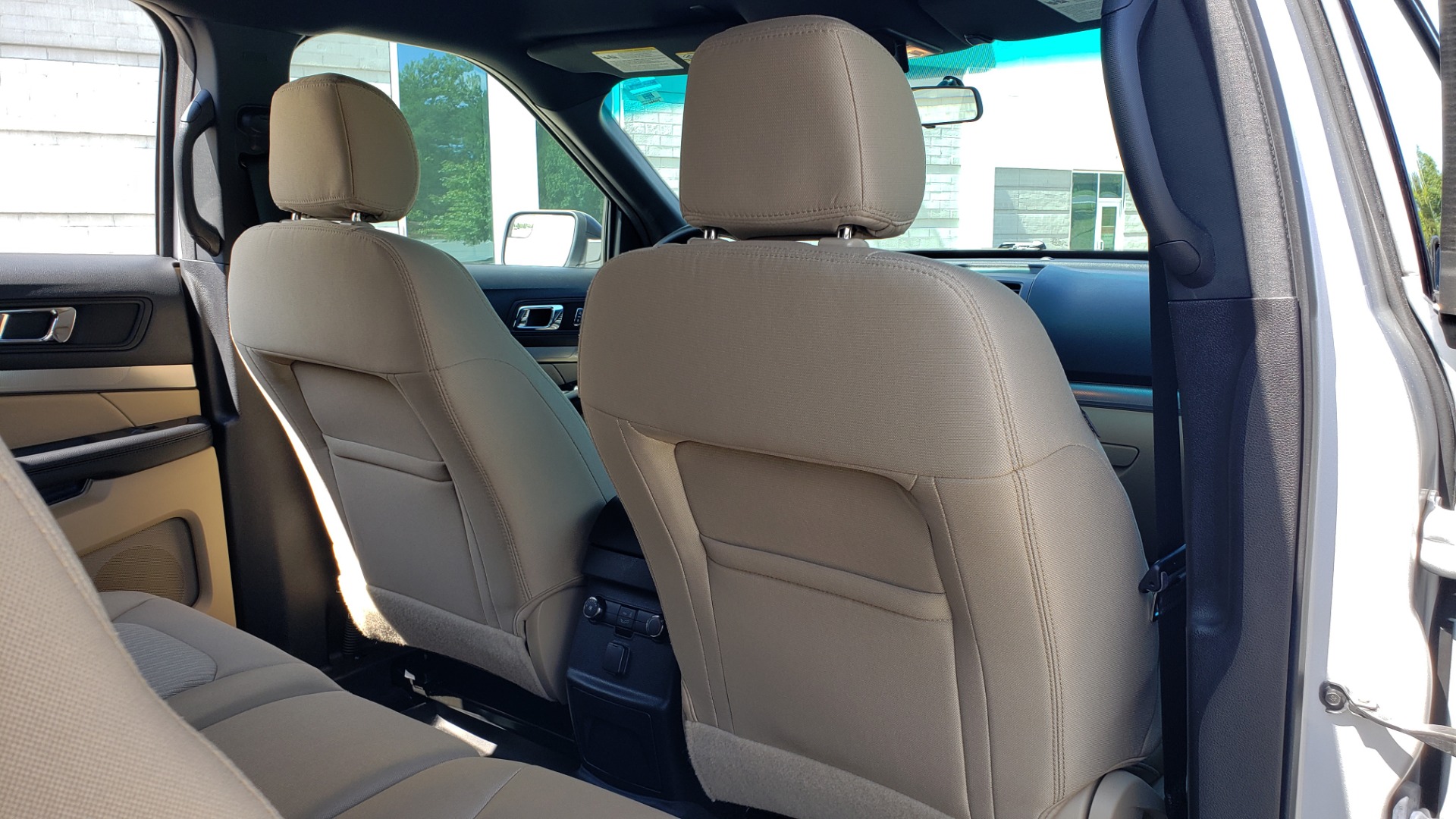 Used 2017 Ford EXPLORER 3.5L V6 / 6-SPD AUTO / BLIND SPOT MONITOR / 3-ROW / SYNC / REARVIEW for sale Sold at Formula Imports in Charlotte NC 28227 76
