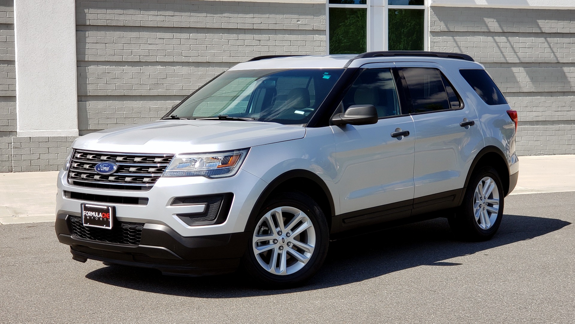 Used 2017 Ford EXPLORER 3.5L V6 / 6-SPD AUTO / BLIND SPOT MONITOR / 3-ROW / SYNC / REARVIEW for sale Sold at Formula Imports in Charlotte NC 28227 1