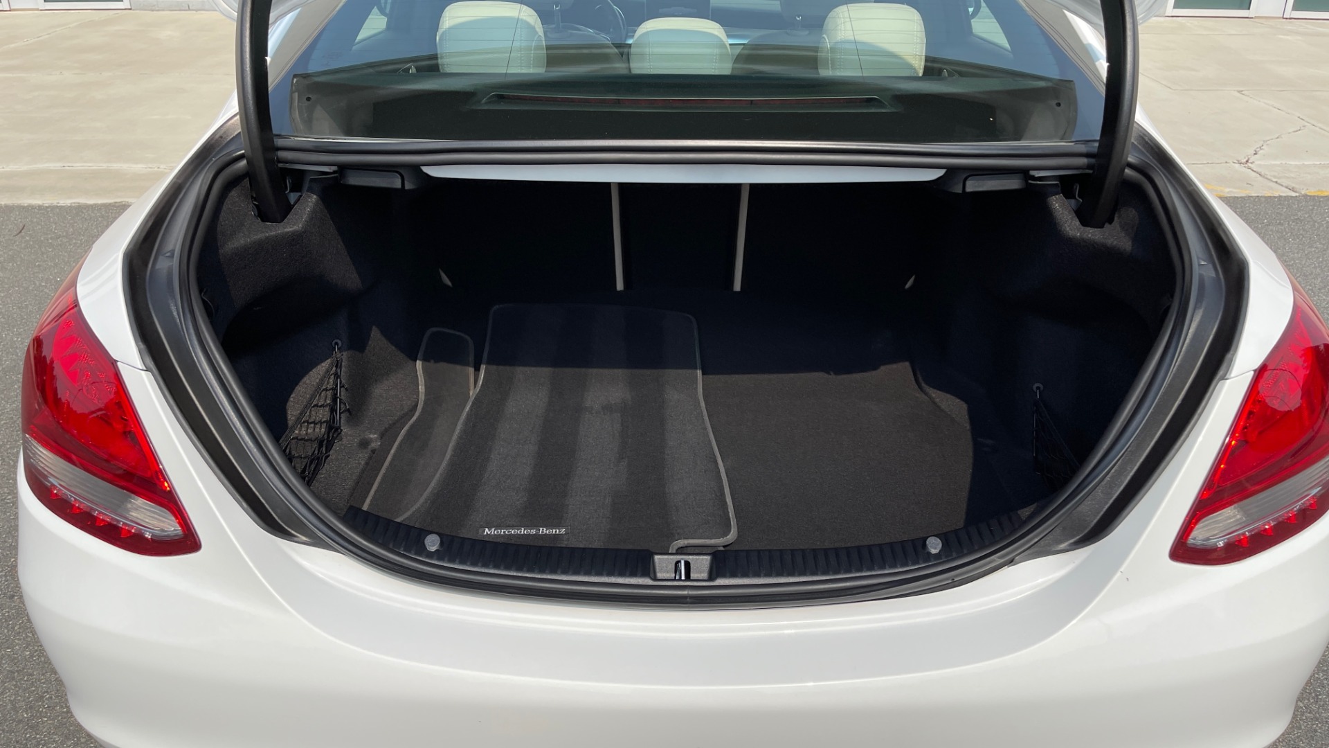 Used 2018 Mercedes-Benz C-Class C 300 4MATIC / PREMIUM / BURMESTER / HTD STS / SUNROOF / REARVIEW for sale $33,995 at Formula Imports in Charlotte NC 28227 16