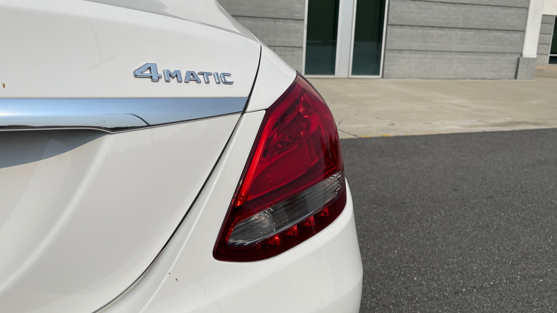 Used 2018 Mercedes-Benz C-Class C 300 4MATIC / PREMIUM / BURMESTER / HTD STS / SUNROOF / REARVIEW for sale $33,995 at Formula Imports in Charlotte NC 28227 23