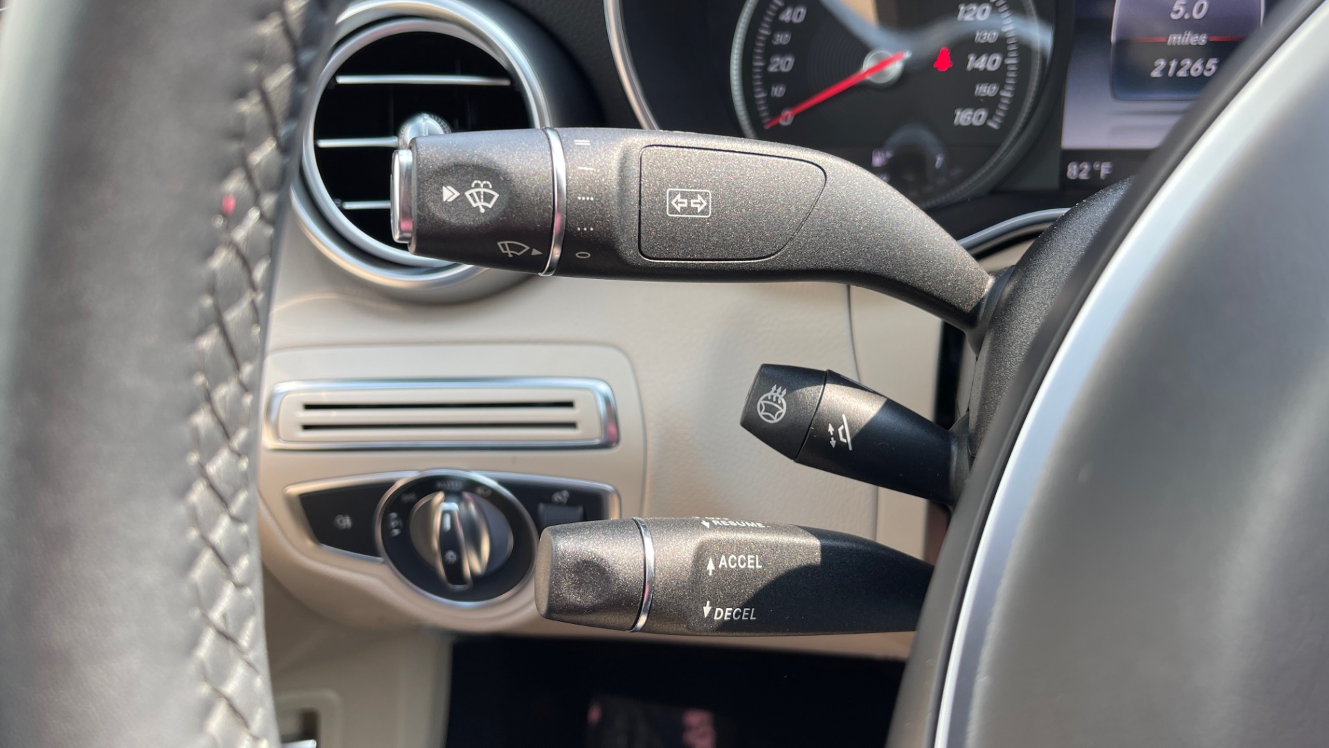 Used 2018 Mercedes-Benz C-Class C 300 4MATIC / PREMIUM / BURMESTER / HTD STS / SUNROOF / REARVIEW for sale $33,995 at Formula Imports in Charlotte NC 28227 35