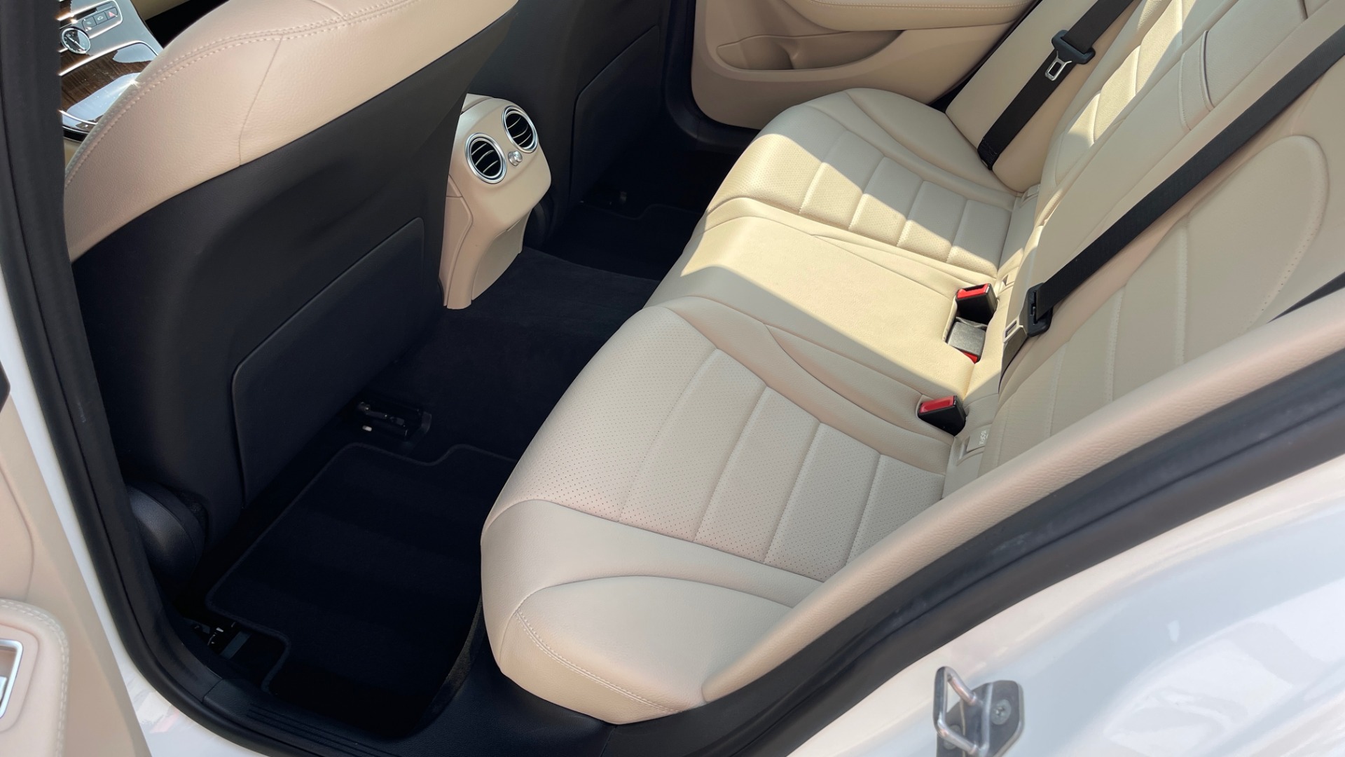 Used 2018 Mercedes-Benz C-Class C 300 4MATIC / PREMIUM / BURMESTER / HTD STS / SUNROOF / REARVIEW for sale $33,995 at Formula Imports in Charlotte NC 28227 46