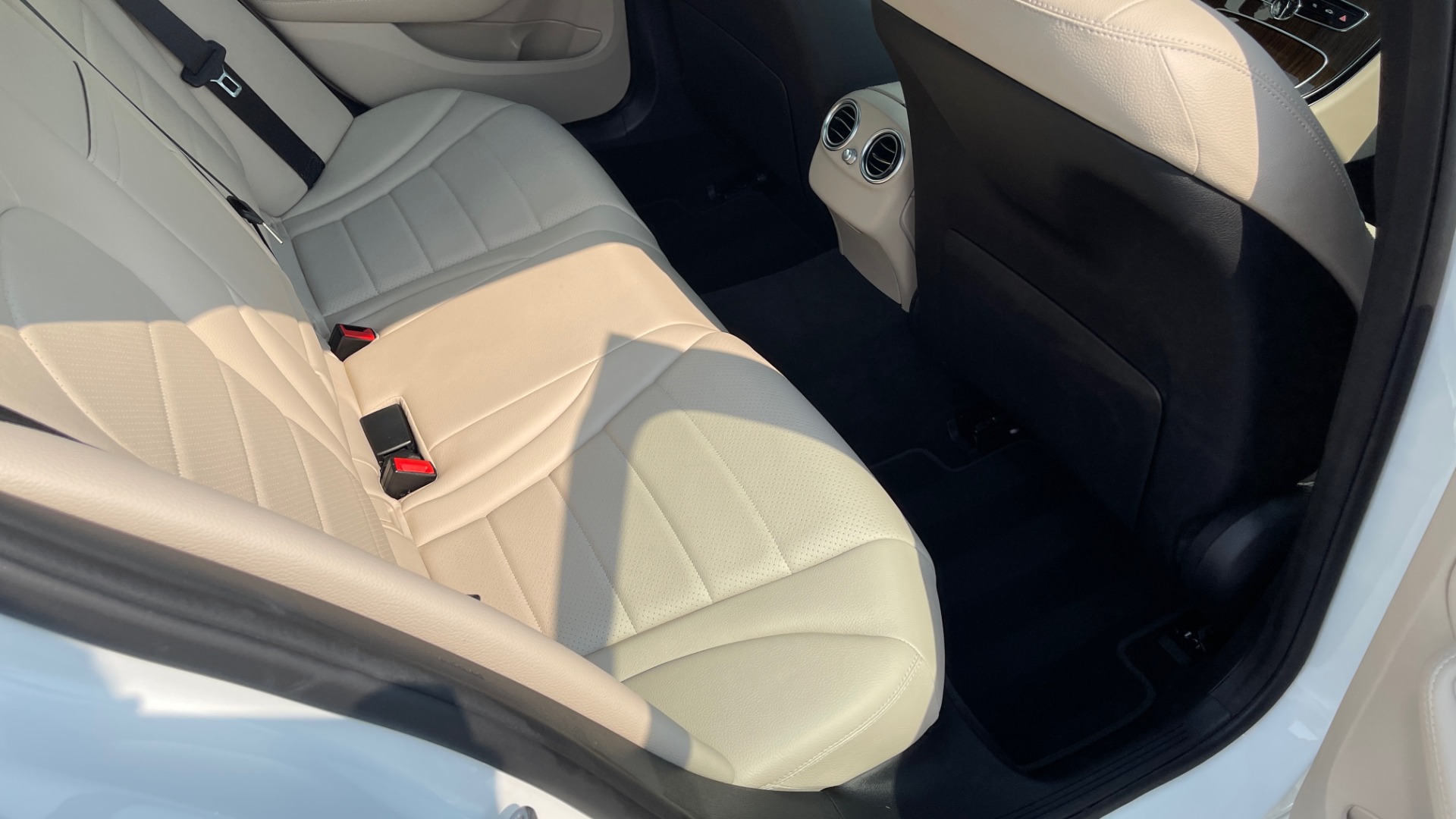 Used 2018 Mercedes-Benz C-Class C 300 4MATIC / PREMIUM / BURMESTER / HTD STS / SUNROOF / REARVIEW for sale $33,995 at Formula Imports in Charlotte NC 28227 52