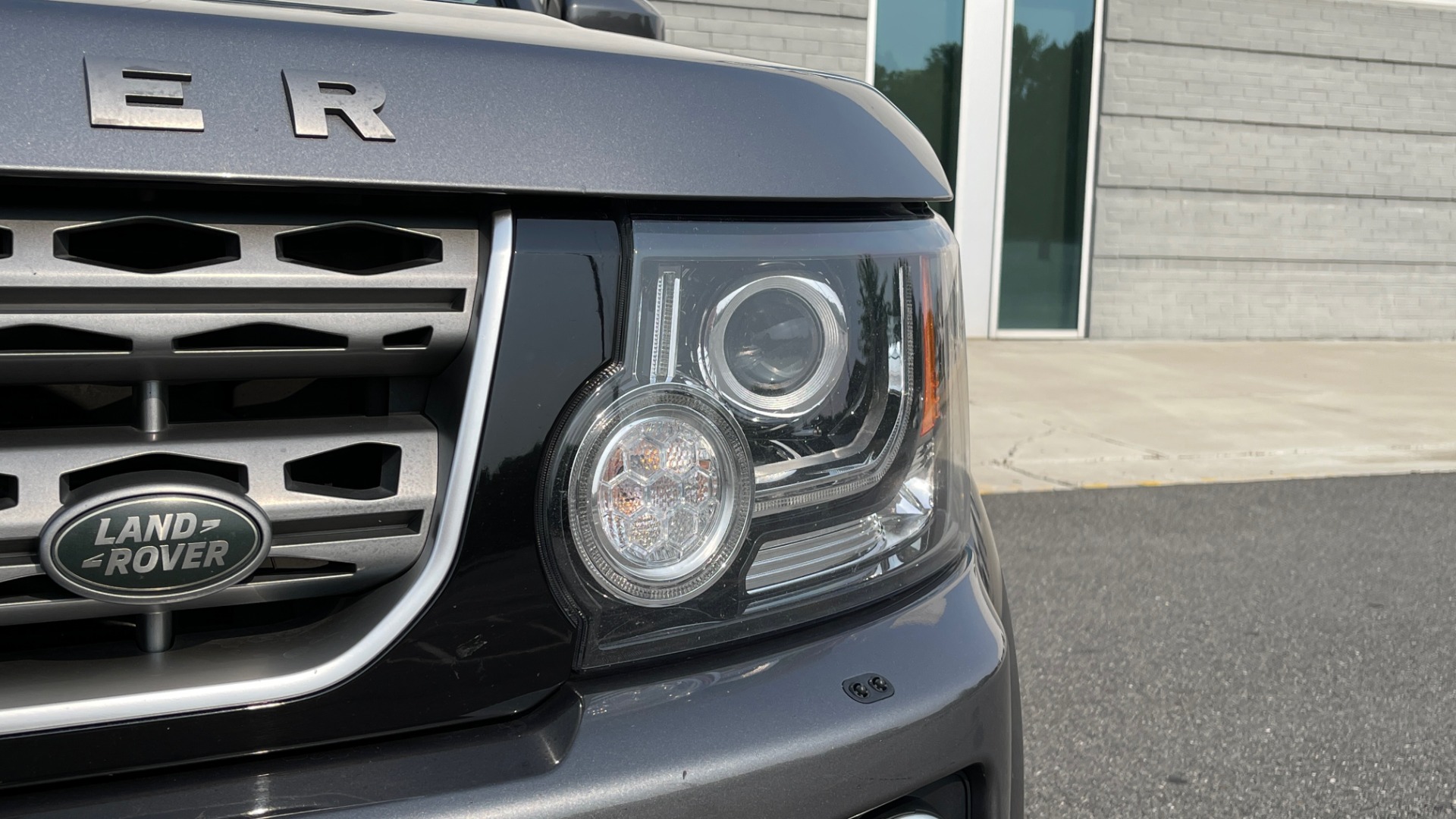 Used 2016 Land Rover LR4 HSE for sale Sold at Formula Imports in Charlotte NC 28227 13