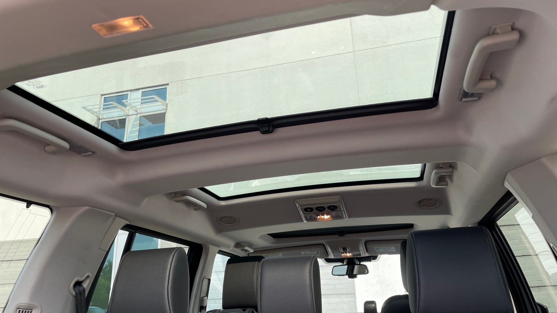 Used 2016 Land Rover LR4 HSE / NAV / SUNROOF / 3-ROW / MERIDIAN SOUND SYS / REARVIEW for sale $30,995 at Formula Imports in Charlotte NC 28227 19