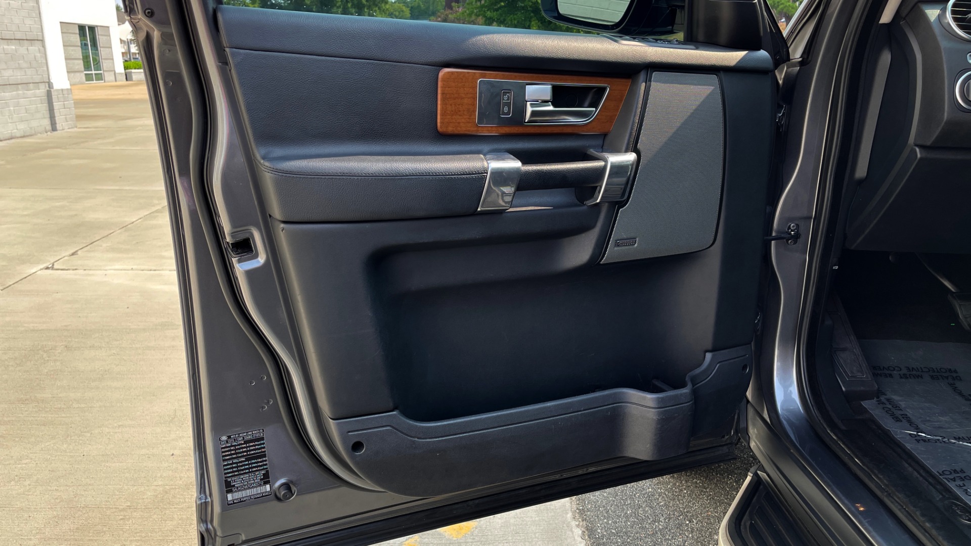 Used 2016 Land Rover LR4 HSE / NAV / SUNROOF / 3-ROW / MERIDIAN SOUND SYS / REARVIEW for sale $30,995 at Formula Imports in Charlotte NC 28227 24