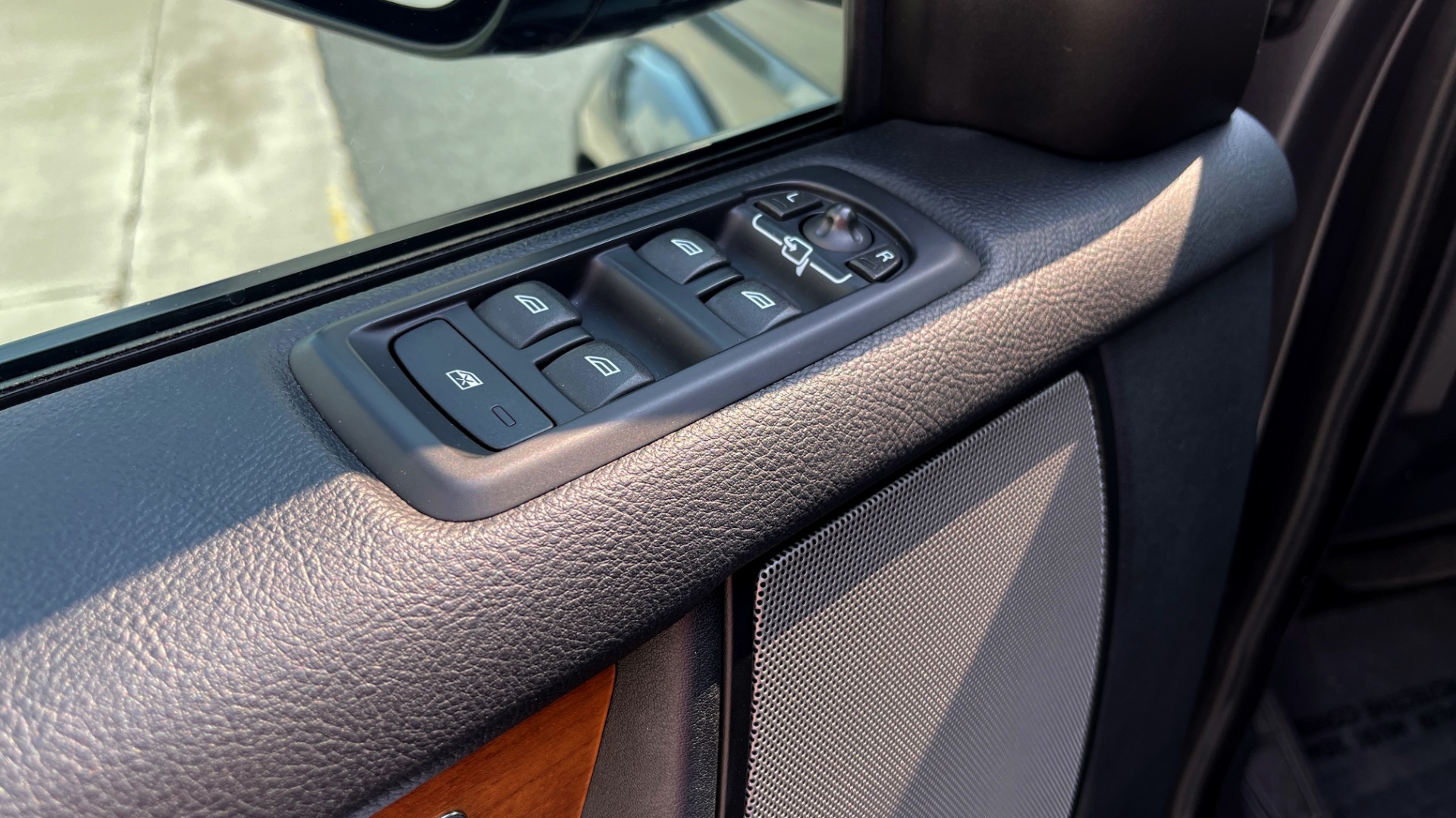 Used 2016 Land Rover LR4 HSE for sale Sold at Formula Imports in Charlotte NC 28227 25