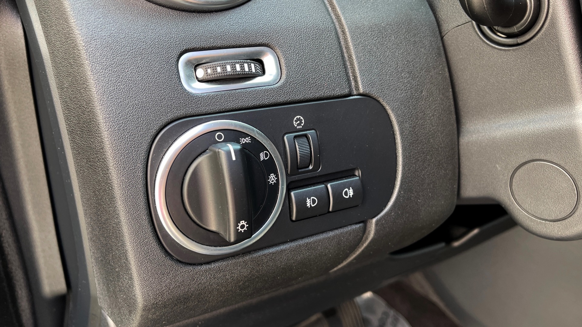 Used 2016 Land Rover LR4 HSE for sale Sold at Formula Imports in Charlotte NC 28227 26