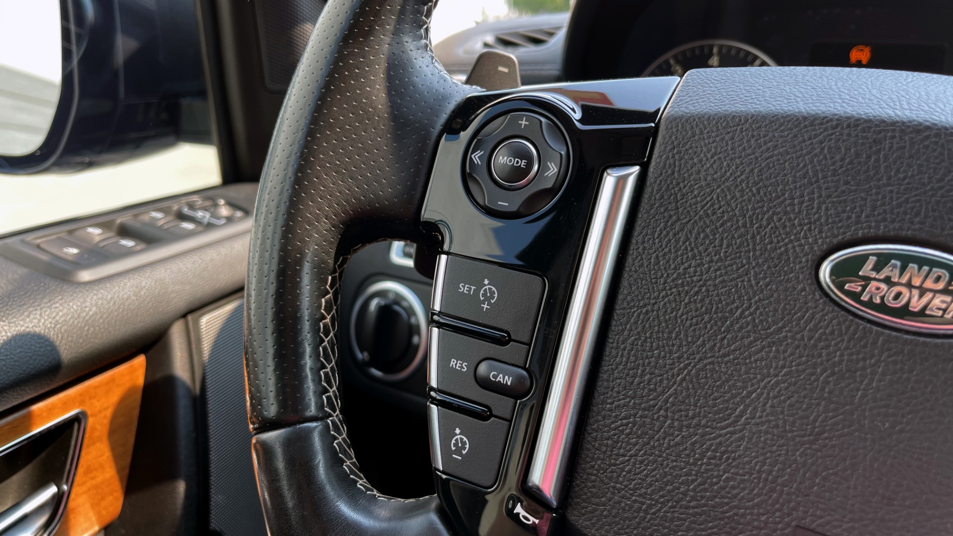 Used 2016 Land Rover LR4 HSE for sale Sold at Formula Imports in Charlotte NC 28227 31