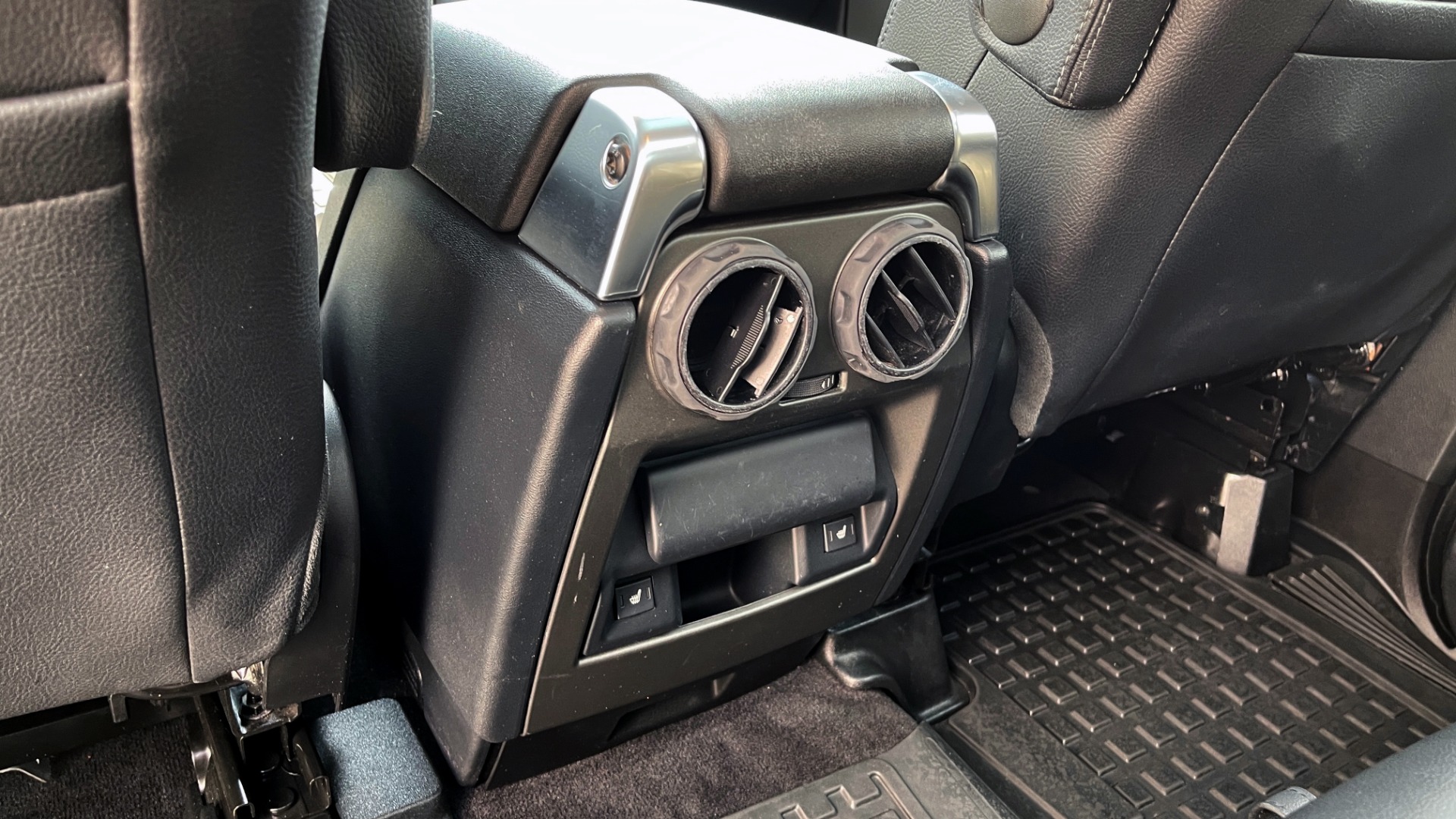 Used 2016 Land Rover LR4 HSE / NAV / SUNROOF / 3-ROW / MERIDIAN SOUND SYS / REARVIEW for sale $30,995 at Formula Imports in Charlotte NC 28227 42