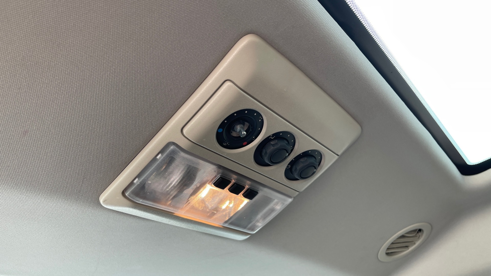 Used 2016 Land Rover LR4 HSE / NAV / SUNROOF / 3-ROW / MERIDIAN SOUND SYS / REARVIEW for sale $30,995 at Formula Imports in Charlotte NC 28227 43