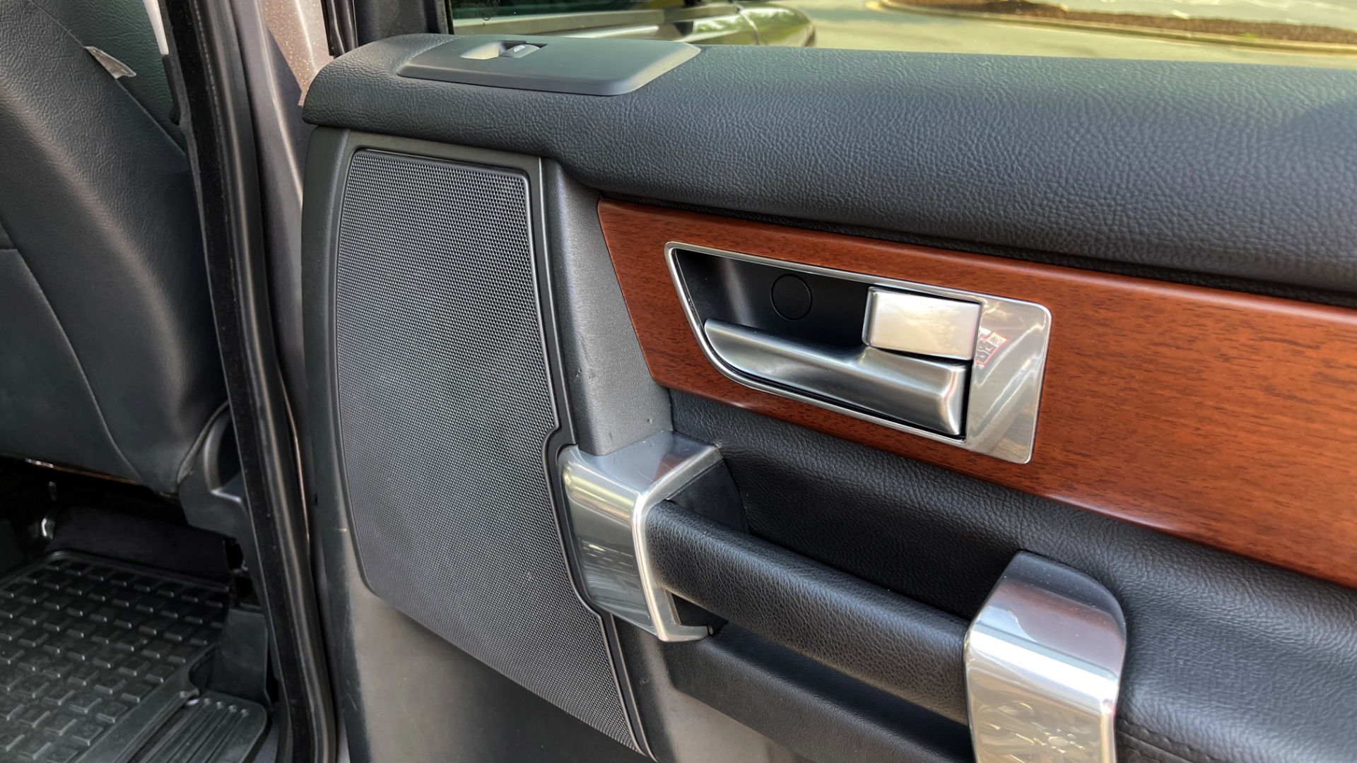 Used 2016 Land Rover LR4 HSE / NAV / SUNROOF / 3-ROW / MERIDIAN SOUND SYS / REARVIEW for sale $30,995 at Formula Imports in Charlotte NC 28227 51
