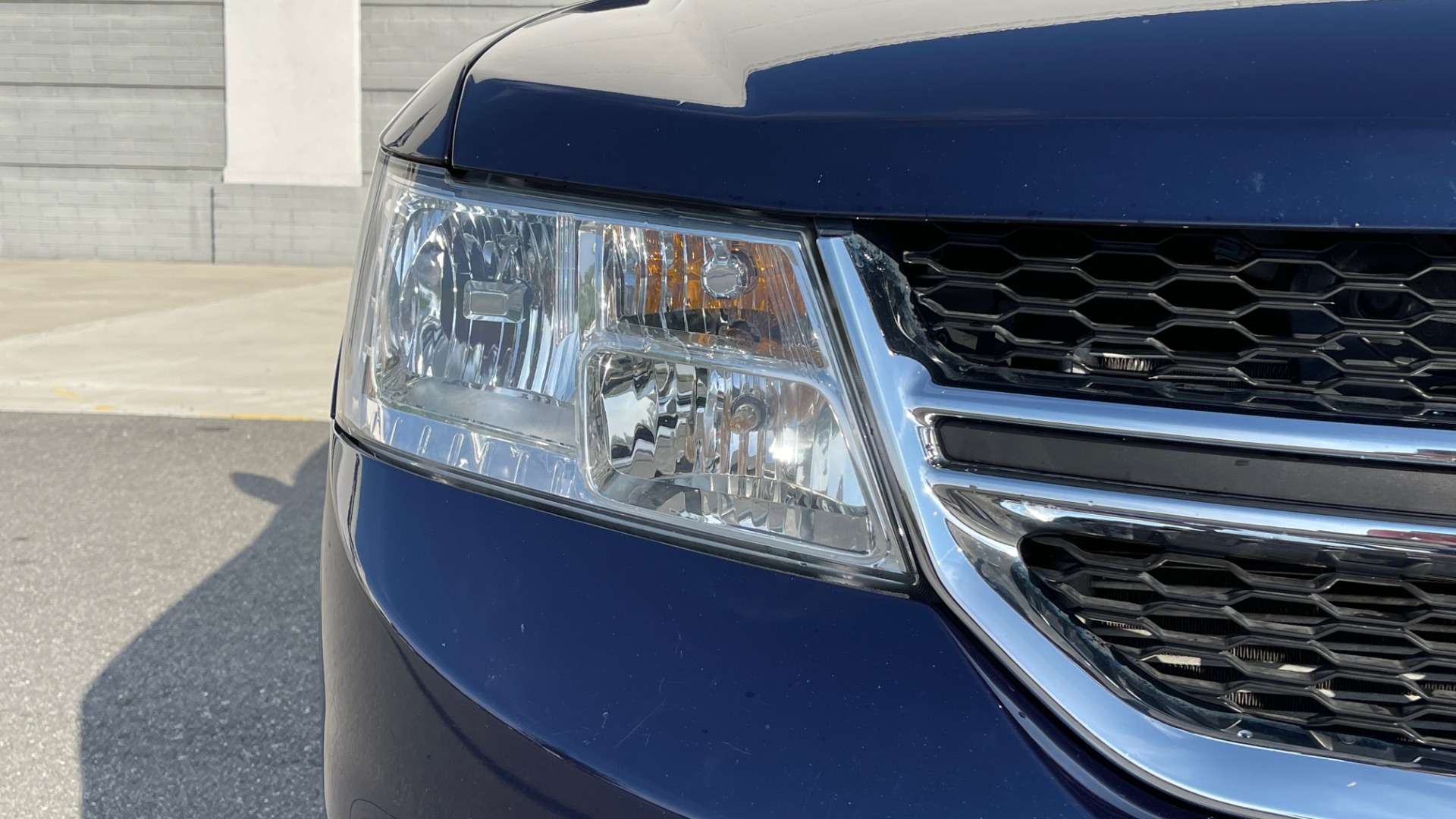 Used 2017 Dodge JOURNEY SXT PREMIUM / 2.4L / 4-SPD AUTO / KEYLESS-GO / 3-ROW / 19IN WHEELS for sale $15,995 at Formula Imports in Charlotte NC 28227 12
