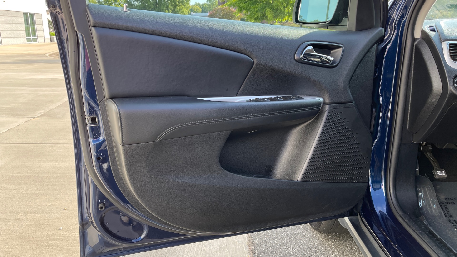 Used 2017 Dodge JOURNEY SXT PREMIUM / 2.4L / 4-SPD AUTO / KEYLESS-GO / 3-ROW / 19IN WHEELS for sale $15,995 at Formula Imports in Charlotte NC 28227 23