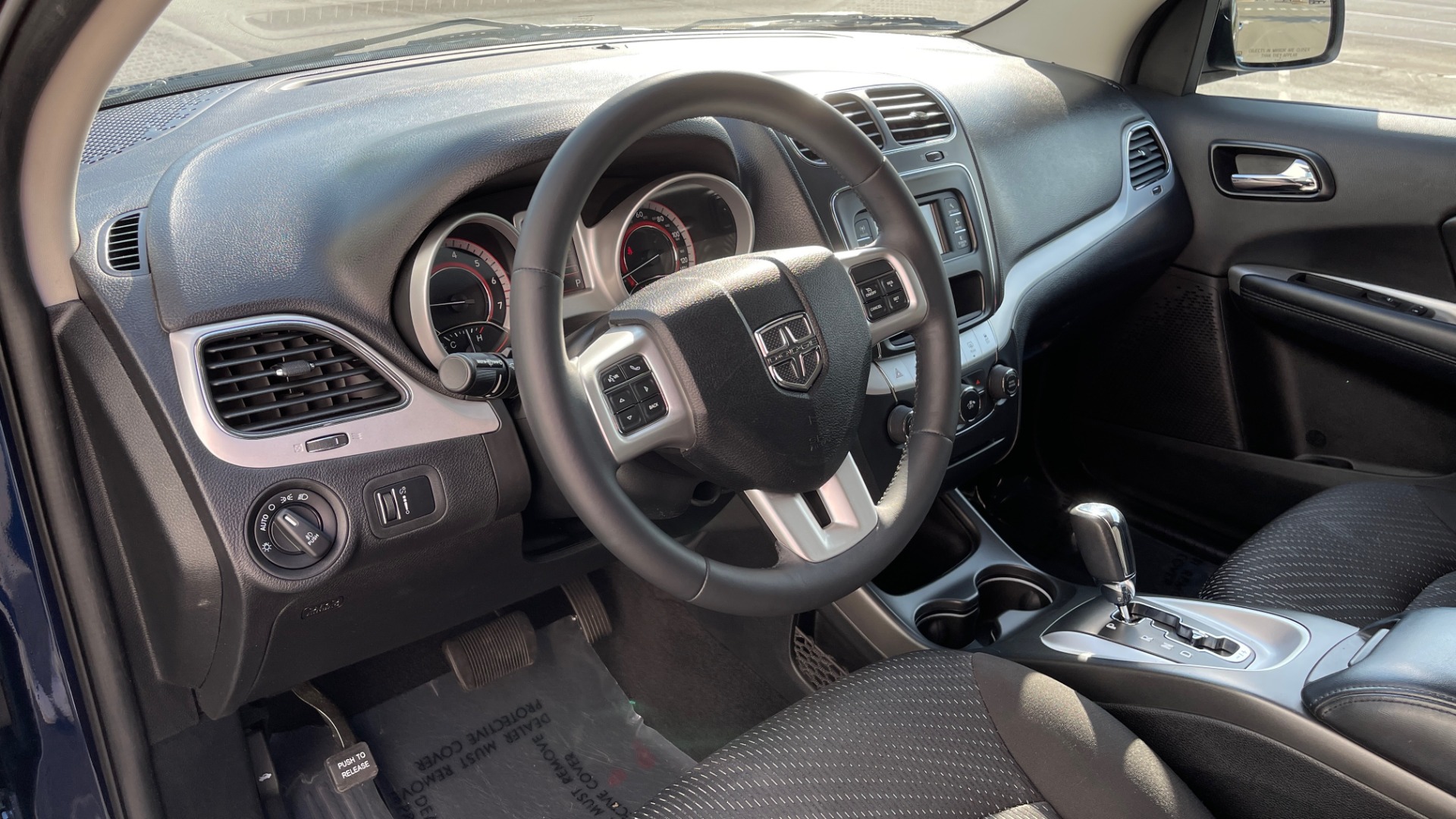 Used 2017 Dodge JOURNEY SXT PREMIUM / 2.4L / 4-SPD AUTO / KEYLESS-GO / 3-ROW / 19IN WHEELS for sale $15,995 at Formula Imports in Charlotte NC 28227 25