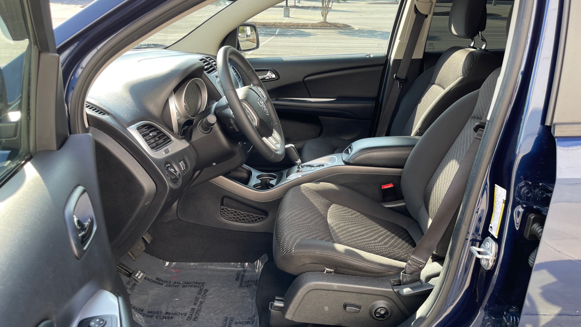 Used 2017 Dodge JOURNEY SXT PREMIUM / 2.4L / 4-SPD AUTO / KEYLESS-GO / 3-ROW / 19IN WHEELS for sale $15,995 at Formula Imports in Charlotte NC 28227 26
