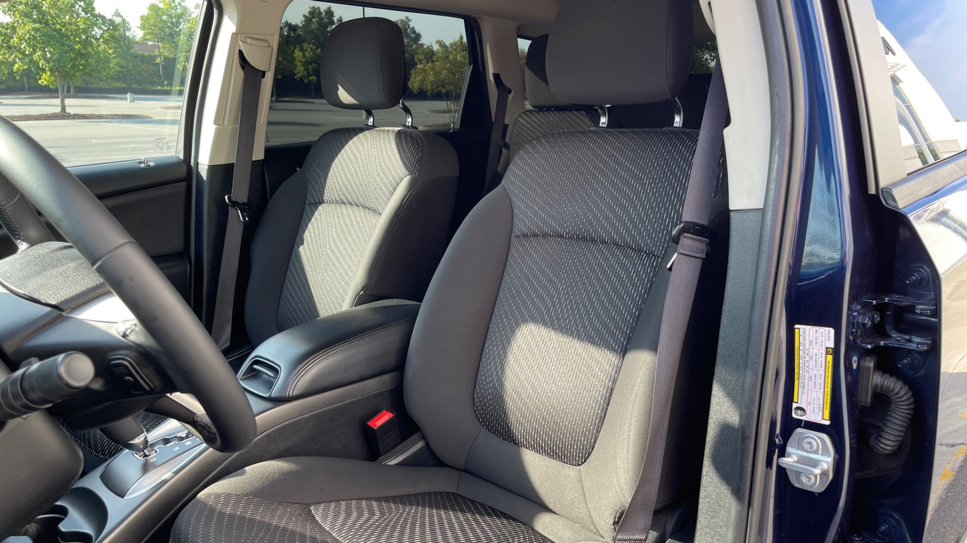 Used 2017 Dodge JOURNEY SXT PREMIUM / 2.4L / 4-SPD AUTO / KEYLESS-GO / 3-ROW / 19IN WHEELS for sale $15,995 at Formula Imports in Charlotte NC 28227 27