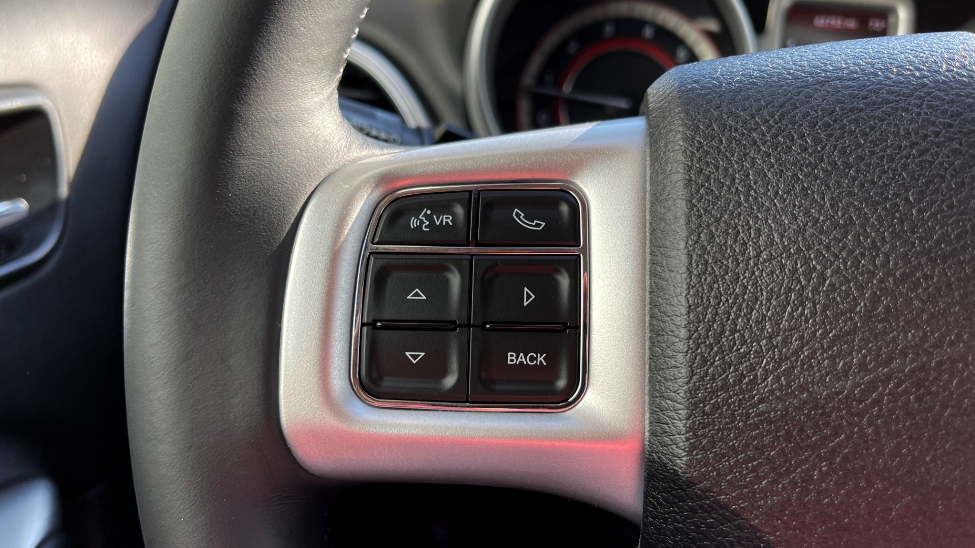 Used 2017 Dodge JOURNEY SXT PREMIUM / 2.4L / 4-SPD AUTO / KEYLESS-GO / 3-ROW / 19IN WHEELS for sale $15,995 at Formula Imports in Charlotte NC 28227 29