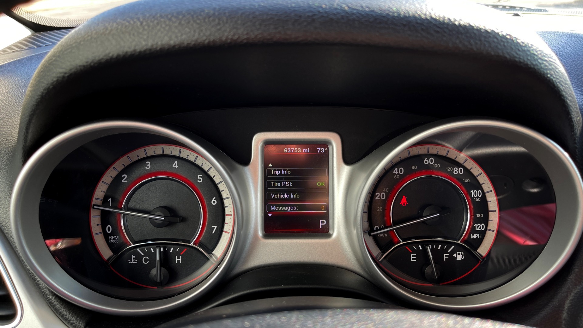 Used 2017 Dodge JOURNEY SXT PREMIUM / 2.4L / 4-SPD AUTO / KEYLESS-GO / 3-ROW / 19IN WHEELS for sale $15,995 at Formula Imports in Charlotte NC 28227 31