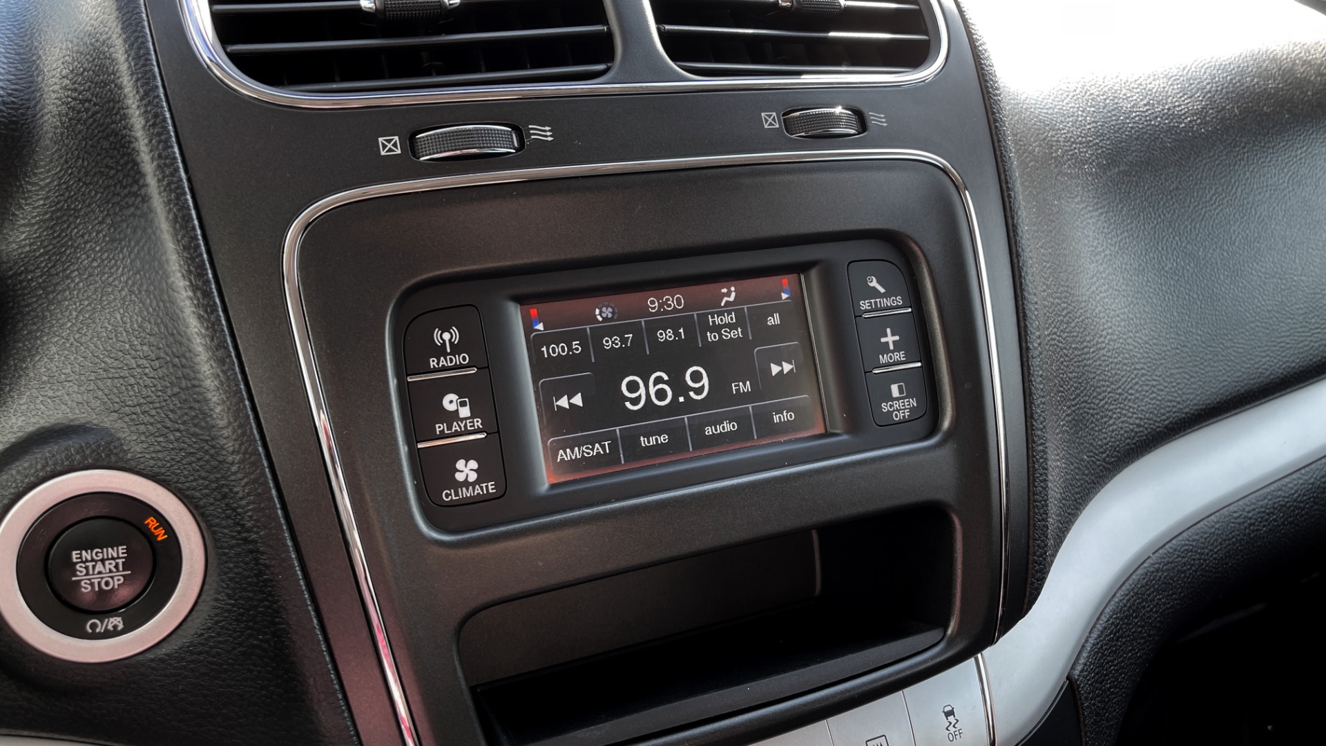 Used 2017 Dodge JOURNEY SXT PREMIUM / 2.4L / 4-SPD AUTO / KEYLESS-GO / 3-ROW / 19IN WHEELS for sale $15,995 at Formula Imports in Charlotte NC 28227 33