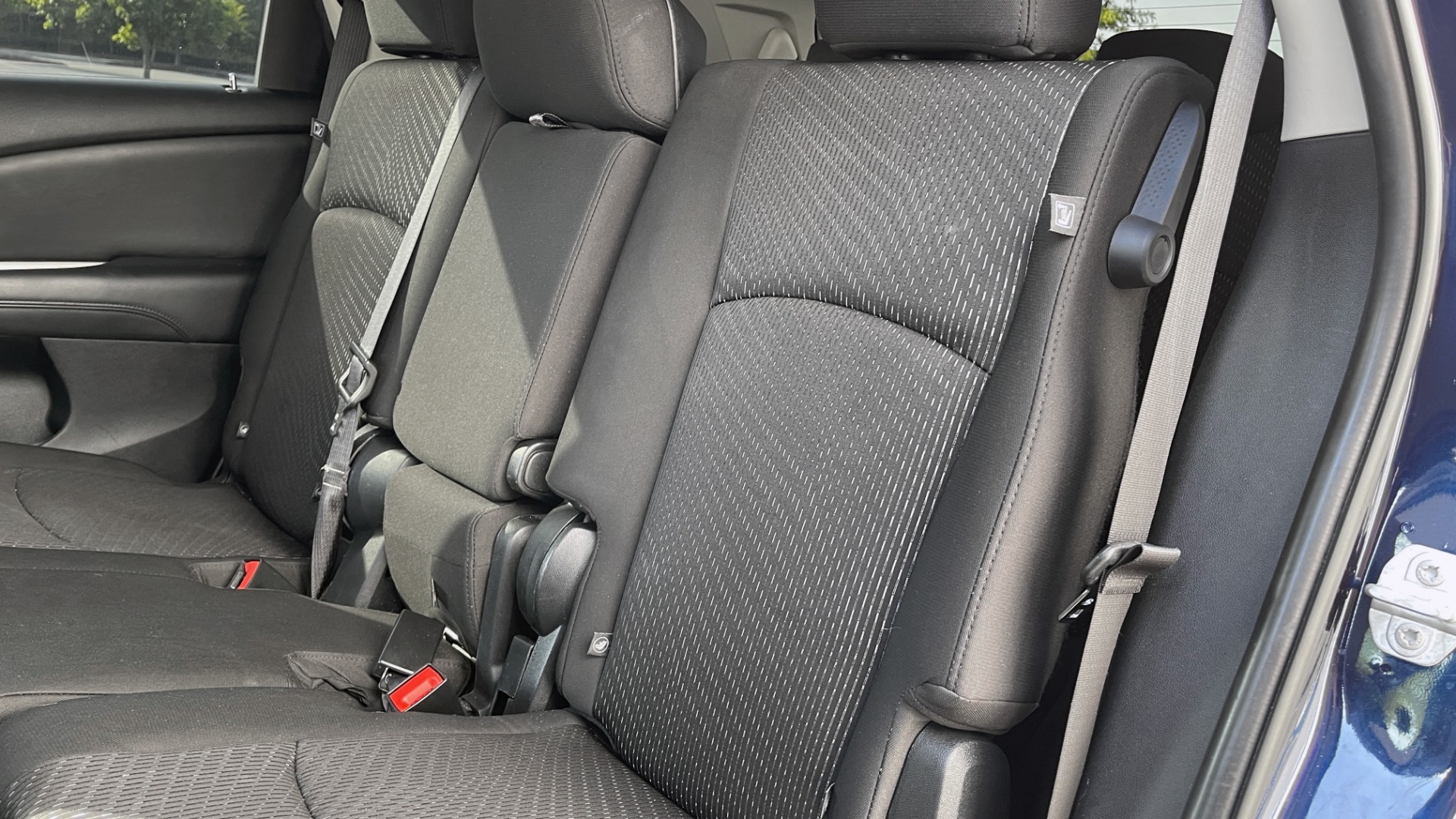 Used 2017 Dodge JOURNEY SXT PREMIUM / 2.4L / 4-SPD AUTO / KEYLESS-GO / 3-ROW / 19IN WHEELS for sale $15,995 at Formula Imports in Charlotte NC 28227 42