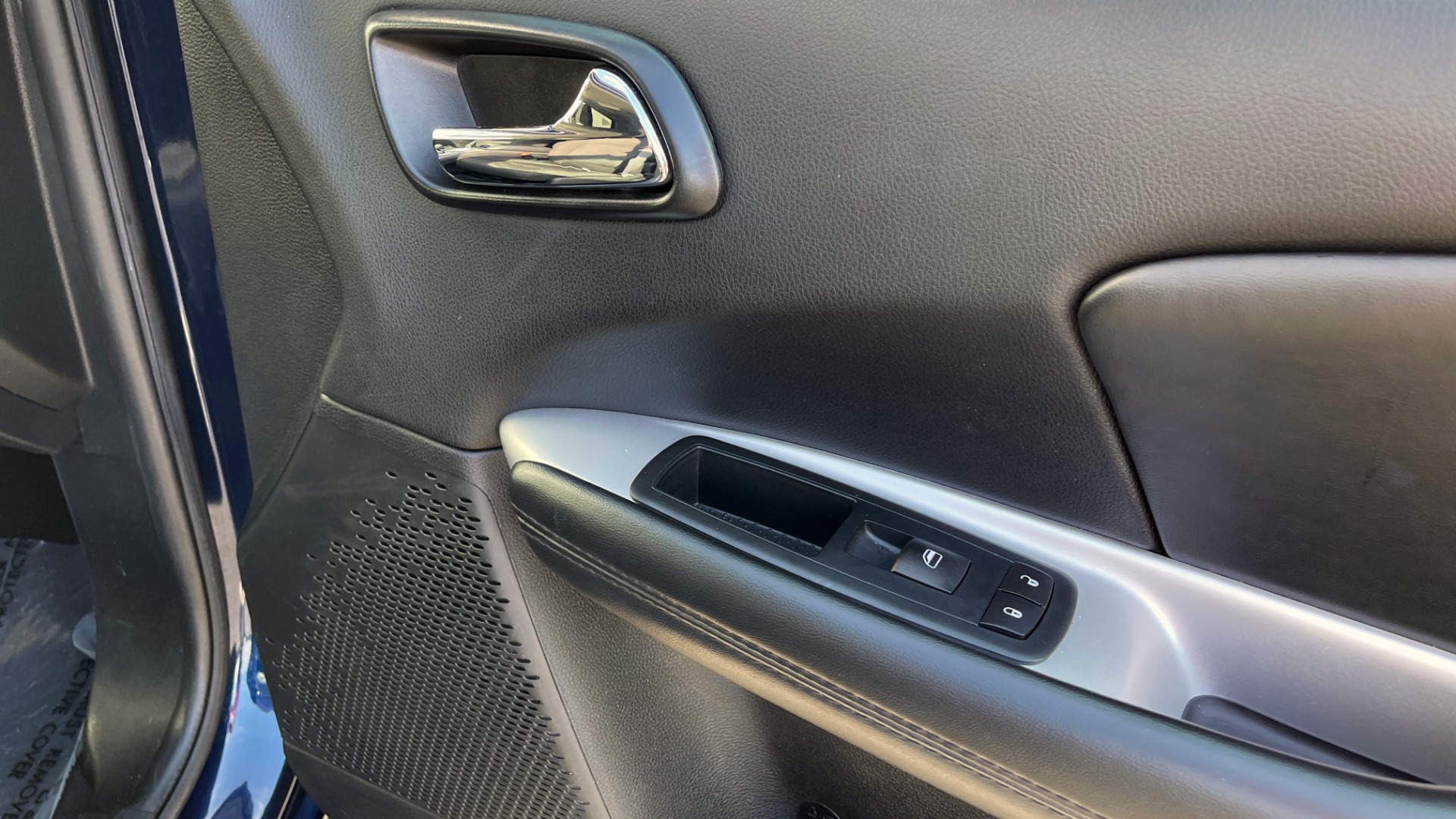 Used 2017 Dodge JOURNEY SXT PREMIUM / 2.4L / 4-SPD AUTO / KEYLESS-GO / 3-ROW / 19IN WHEELS for sale $15,995 at Formula Imports in Charlotte NC 28227 55