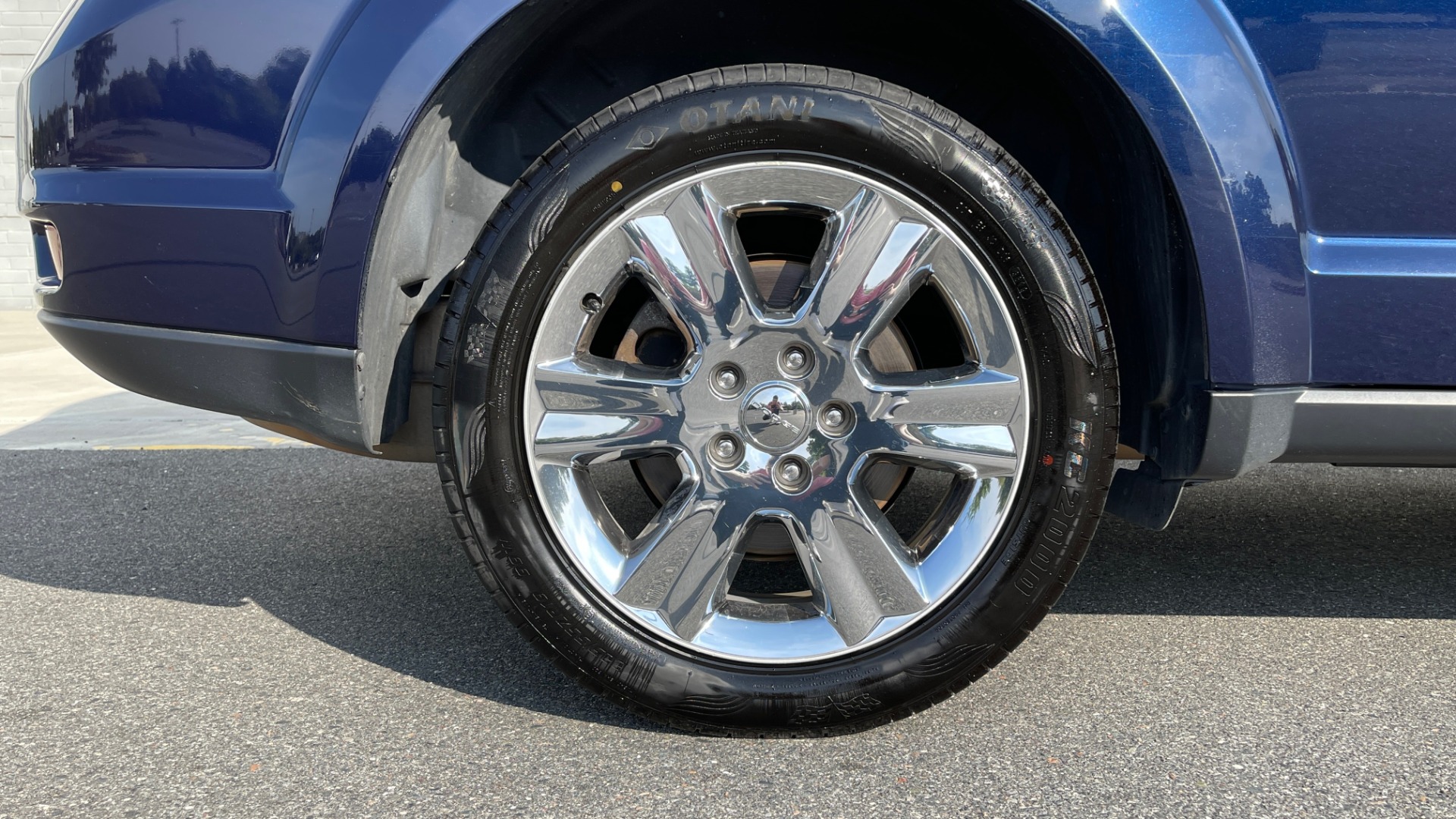 Used 2017 Dodge JOURNEY SXT PREMIUM / 2.4L / 4-SPD AUTO / KEYLESS-GO / 3-ROW / 19IN WHEELS for sale $15,995 at Formula Imports in Charlotte NC 28227 60
