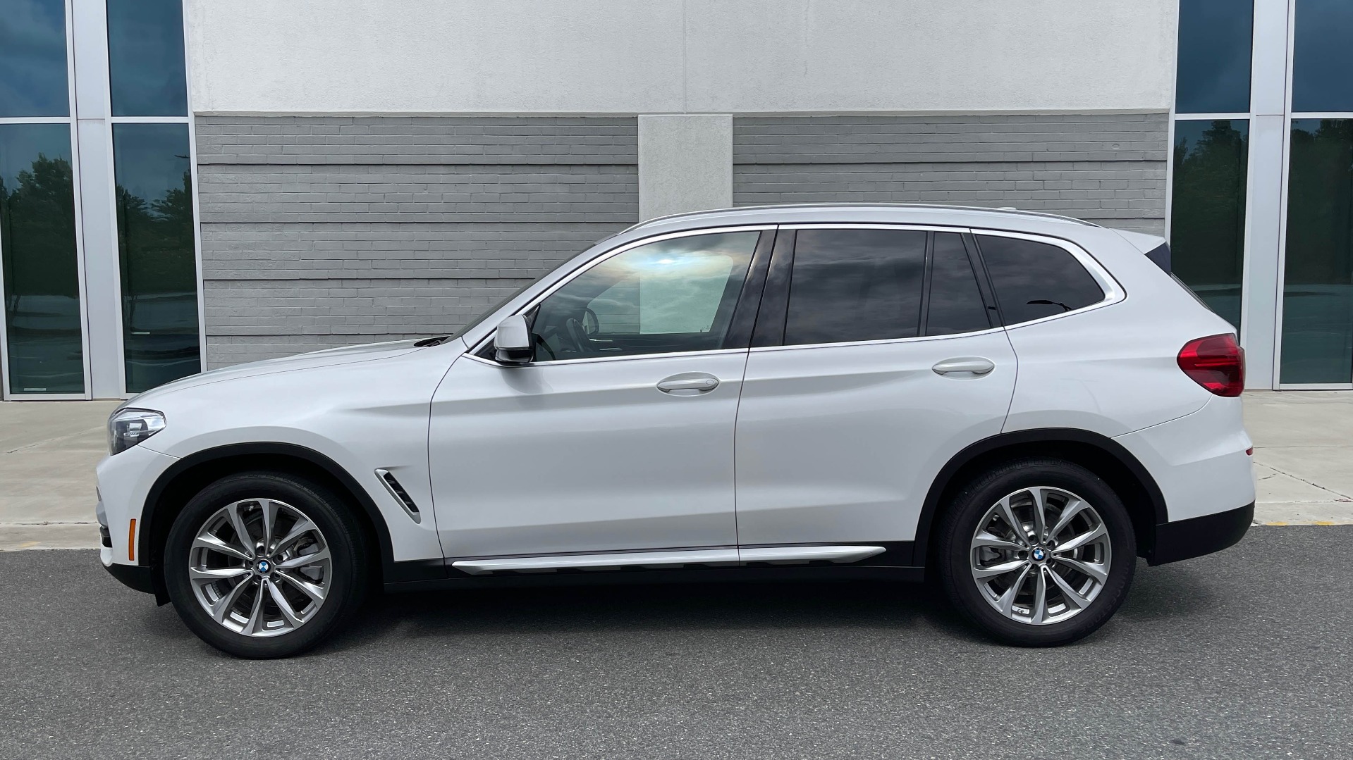 Used 2018 BMW X3 XDRIVE30I / NAV / PANO-ROOF / HTD STS / PARK DIST CNTRL / REARVIEW for sale Sold at Formula Imports in Charlotte NC 28227 3