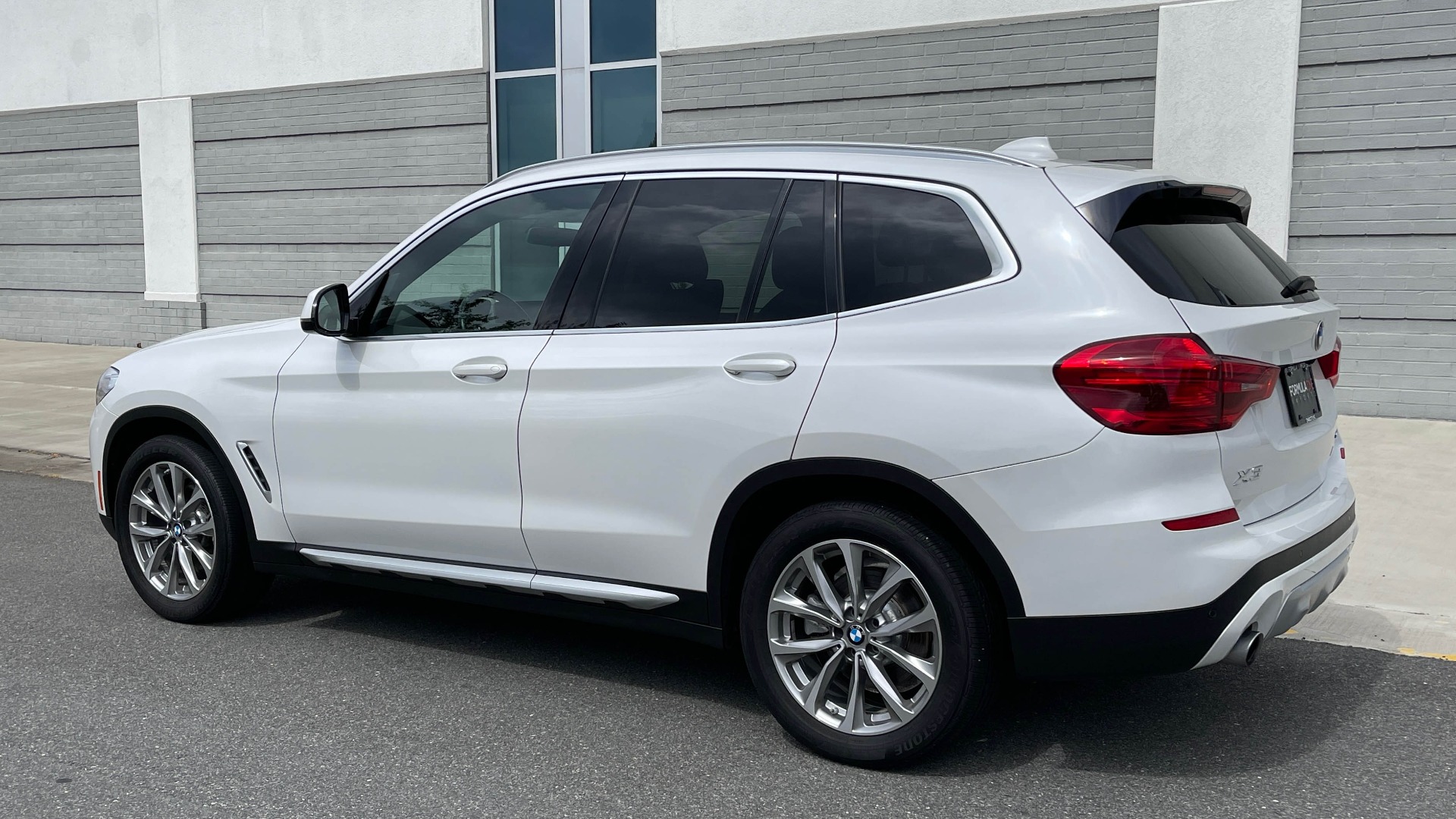 Used 2018 BMW X3 XDRIVE30I / NAV / PANO-ROOF / HTD STS / PARK DIST CNTRL / REARVIEW for sale Sold at Formula Imports in Charlotte NC 28227 4