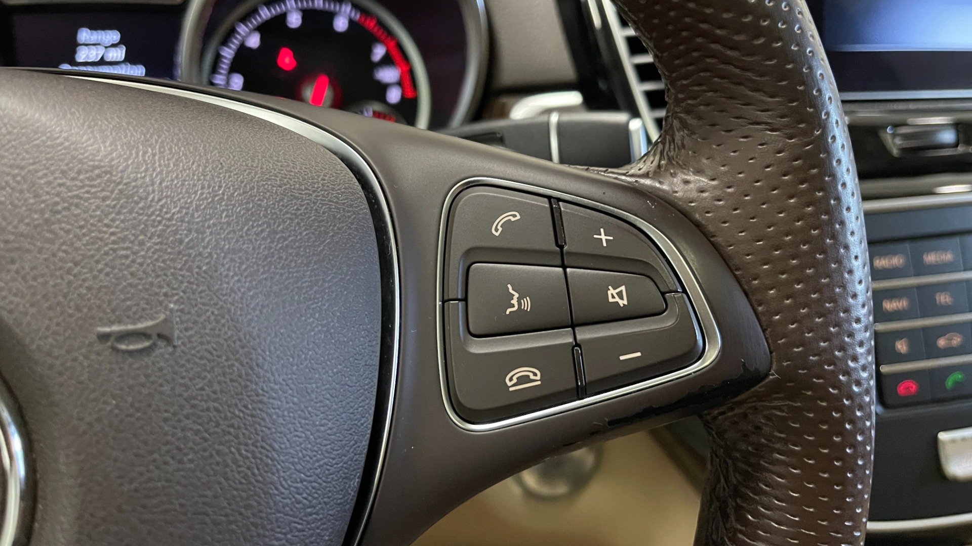 Used 2018 Mercedes-Benz GLE 350 4MATIC PREMIUM / NAV / PARK PILOT / BSA / H/K SND / SURROUND VIEW for sale Sold at Formula Imports in Charlotte NC 28227 33