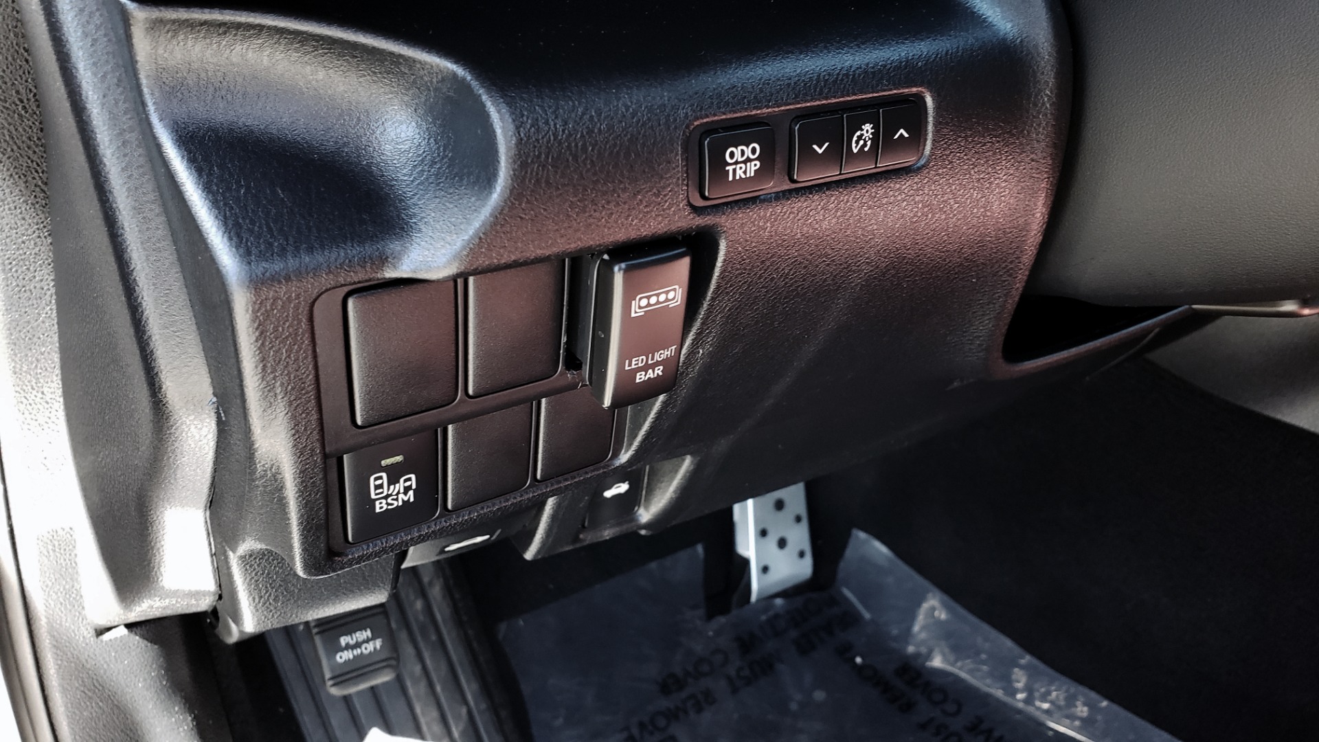 Used 2016 Lexus IS 200T F-SPORT SEDAN / SUNROOF / LCA / HTD & CLD SEATS / REARVIEW for sale Sold at Formula Imports in Charlotte NC 28227 40