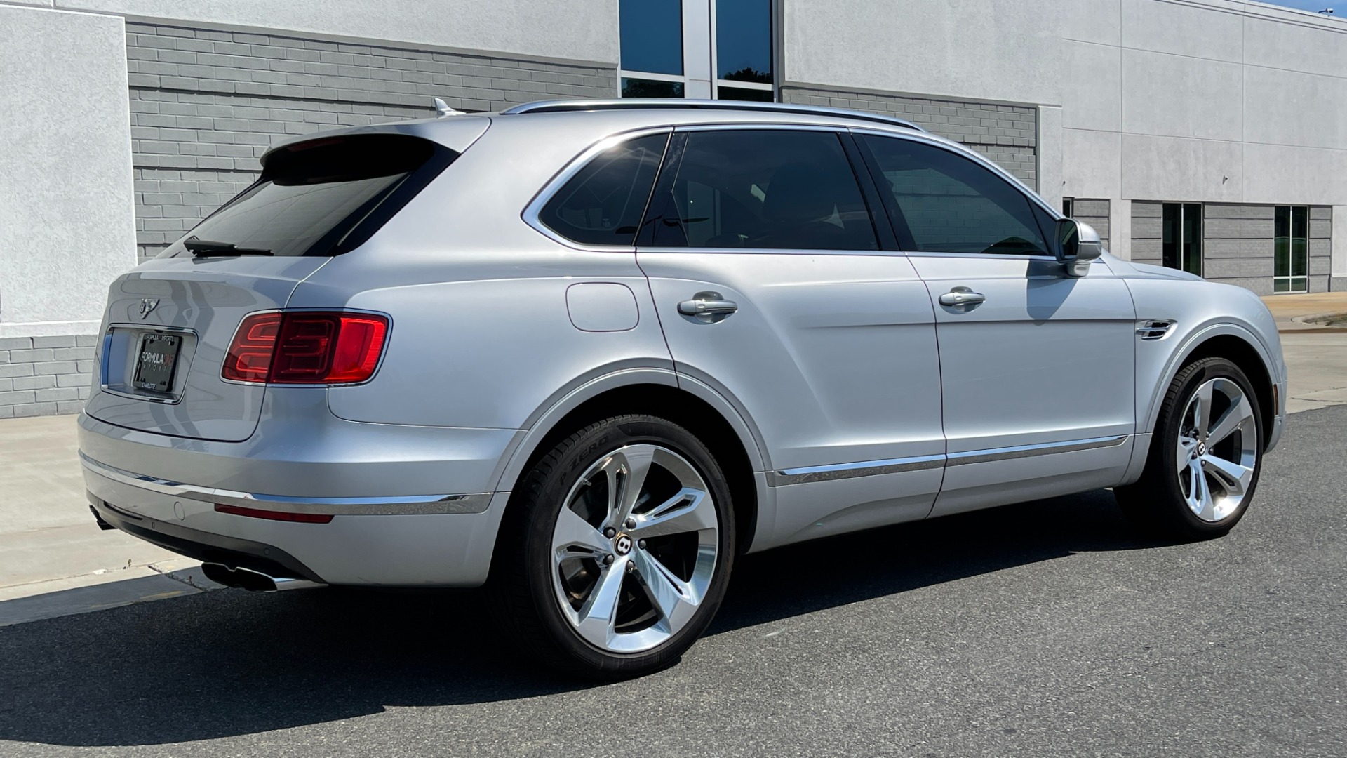 Used 2019 Bentley BENTAYGA V8 / AWD / NAV / SUNROOF / LED LIGHTING / PREMIUM AUDIO / REARVIEW for sale Sold at Formula Imports in Charlotte NC 28227 10