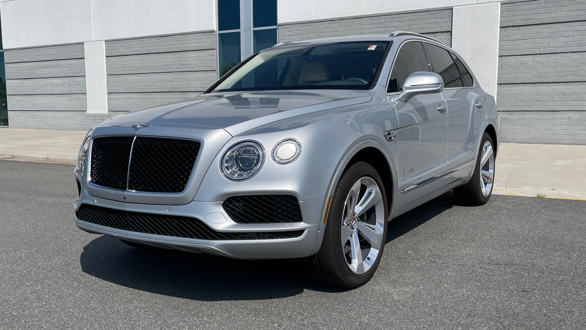 Used 2019 Bentley BENTAYGA V8 / AWD / NAV / SUNROOF / LED LIGHTING / PREMIUM AUDIO / REARVIEW for sale Sold at Formula Imports in Charlotte NC 28227 2