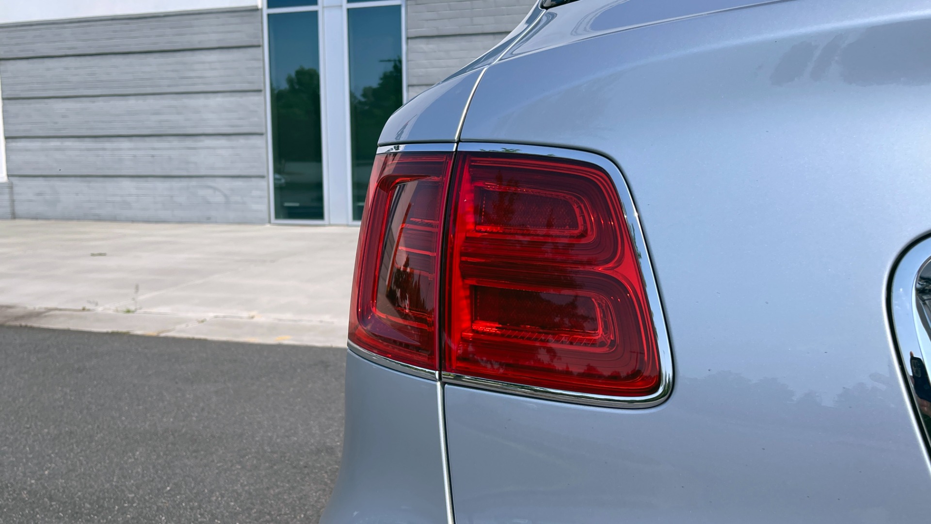 Used 2019 Bentley BENTAYGA V8 / AWD / NAV / SUNROOF / LED LIGHTING / PREMIUM AUDIO / REARVIEW for sale Sold at Formula Imports in Charlotte NC 28227 22