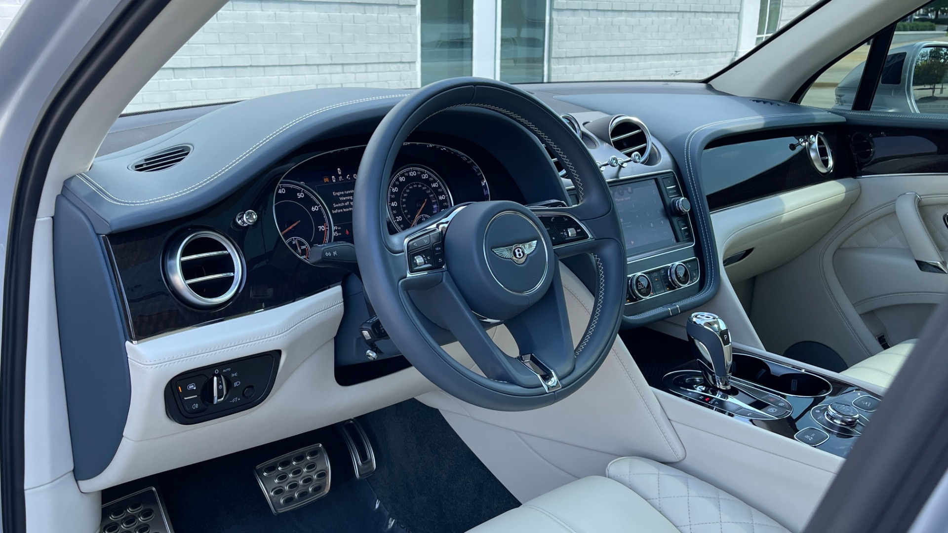 Used 2019 Bentley BENTAYGA V8 / AWD / NAV / SUNROOF / LED LIGHTING / PREMIUM AUDIO / REARVIEW for sale Sold at Formula Imports in Charlotte NC 28227 28