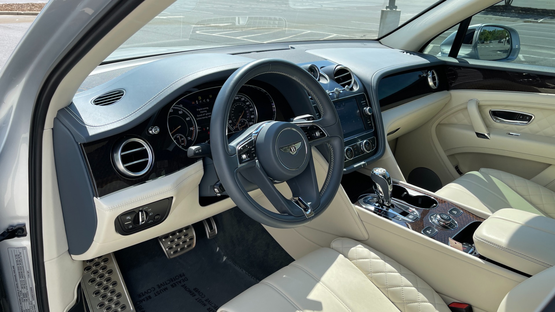 Used 2019 Bentley BENTAYGA V8 / AWD / NAV / SUNROOF / LED LIGHTING / PREMIUM AUDIO / REARVIEW for sale Sold at Formula Imports in Charlotte NC 28227 29