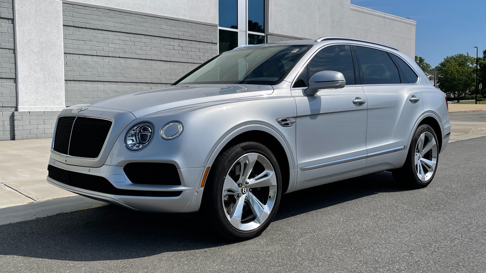 Used 2019 Bentley BENTAYGA V8 / AWD / NAV / SUNROOF / LED LIGHTING / PREMIUM AUDIO / REARVIEW for sale Sold at Formula Imports in Charlotte NC 28227 3