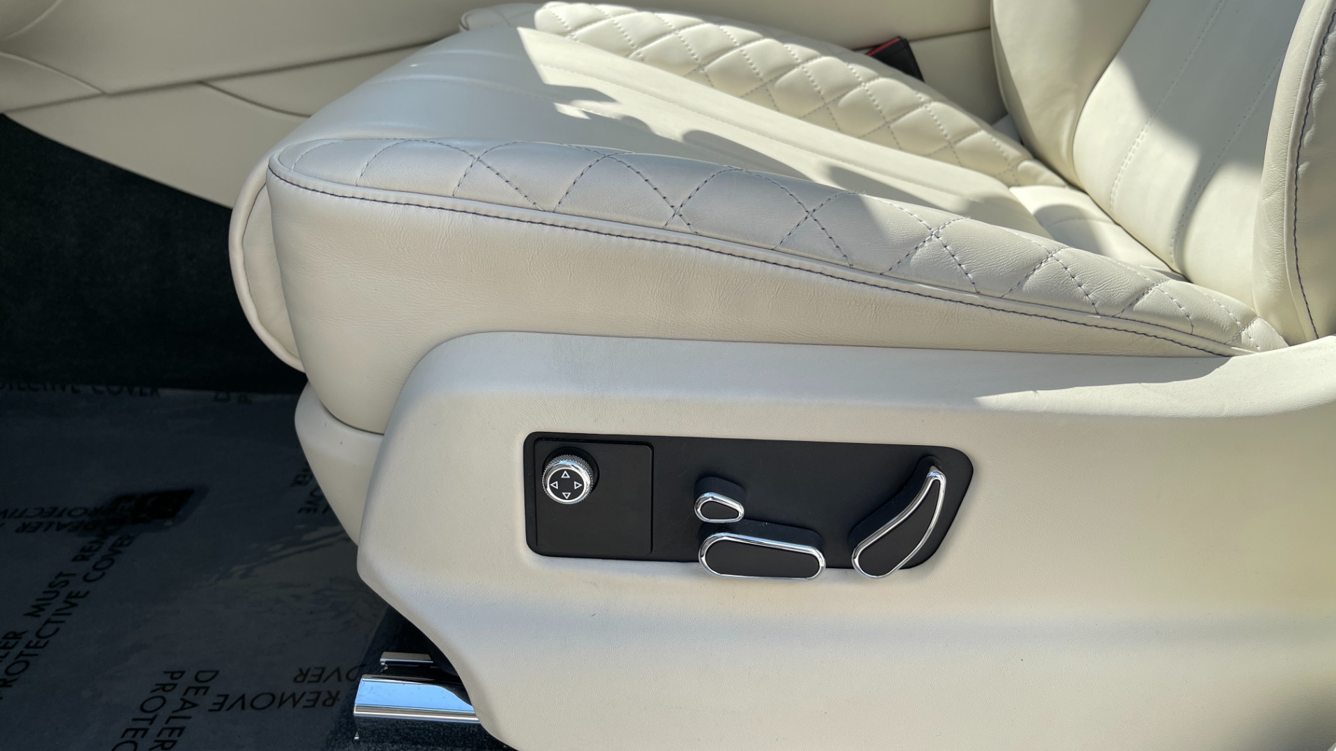 Used 2019 Bentley BENTAYGA V8 / AWD / NAV / SUNROOF / LED LIGHTING / PREMIUM AUDIO / REARVIEW for sale Sold at Formula Imports in Charlotte NC 28227 30