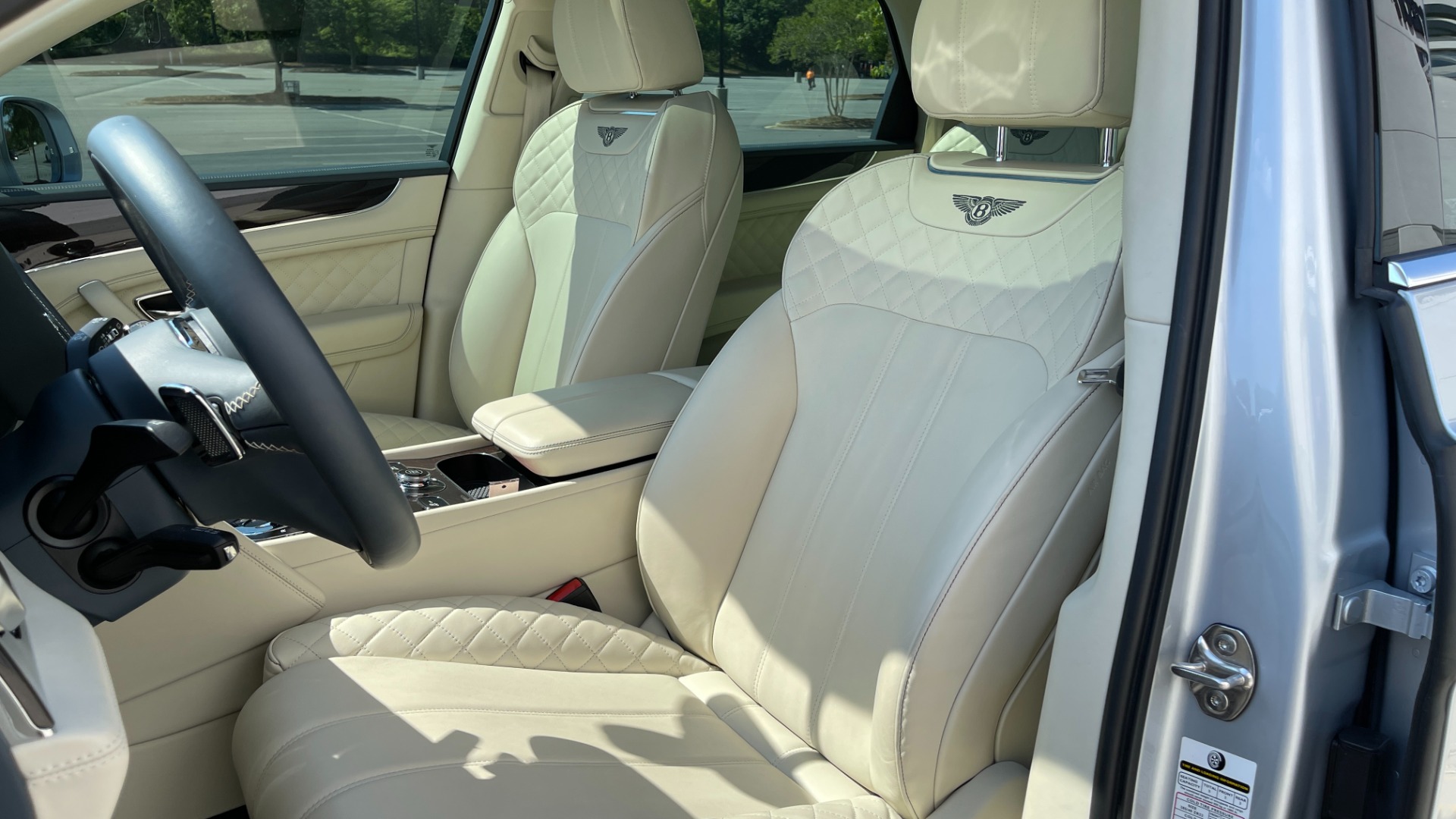 Used 2019 Bentley BENTAYGA V8 / AWD / NAV / SUNROOF / LED LIGHTING / PREMIUM AUDIO / REARVIEW for sale Sold at Formula Imports in Charlotte NC 28227 33