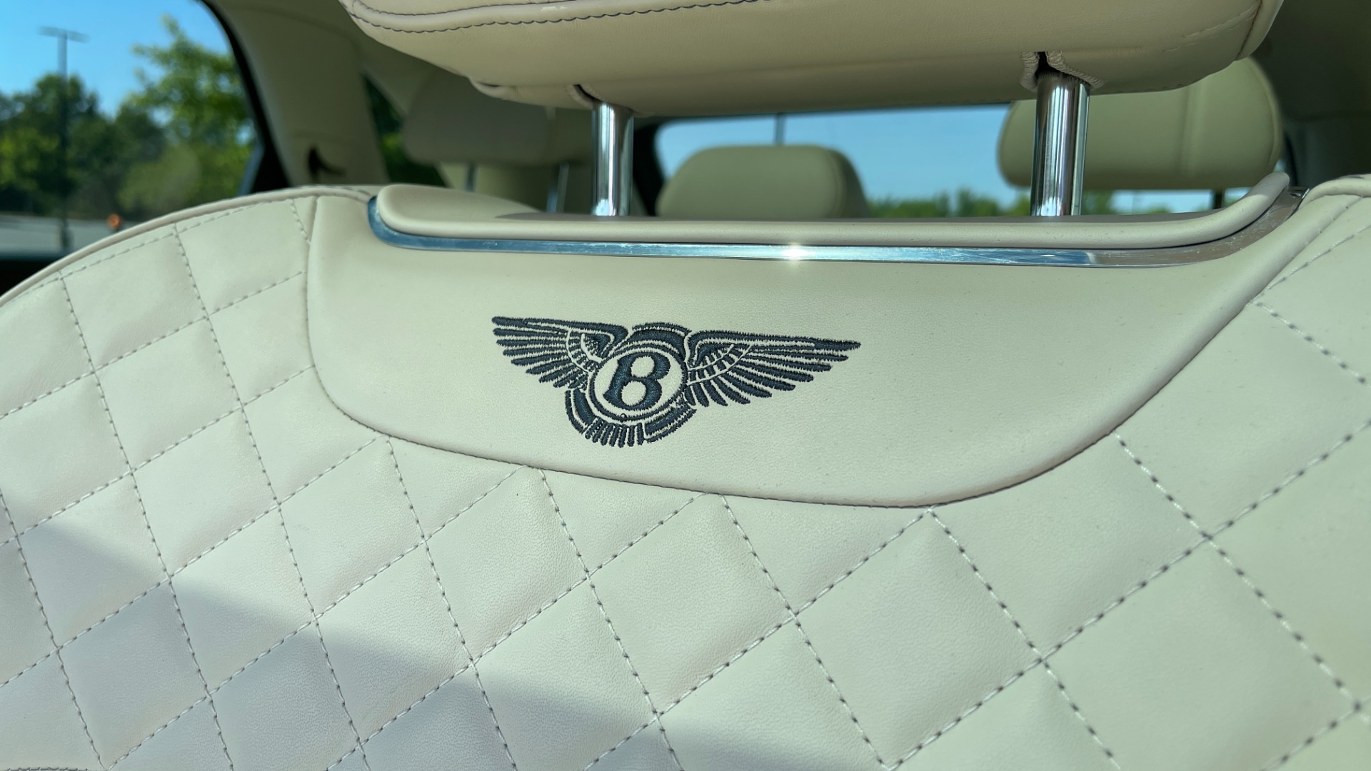 Used 2019 Bentley BENTAYGA V8 / AWD / NAV / SUNROOF / LED LIGHTING / PREMIUM AUDIO / REARVIEW for sale Sold at Formula Imports in Charlotte NC 28227 34